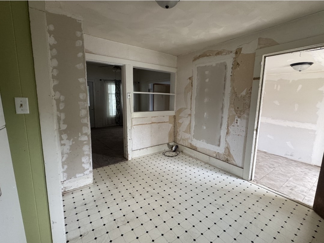 208 S 3rd Street Property Photo 6