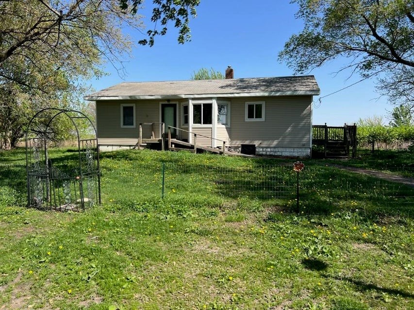 28076 690th Avenue Property Photo 1
