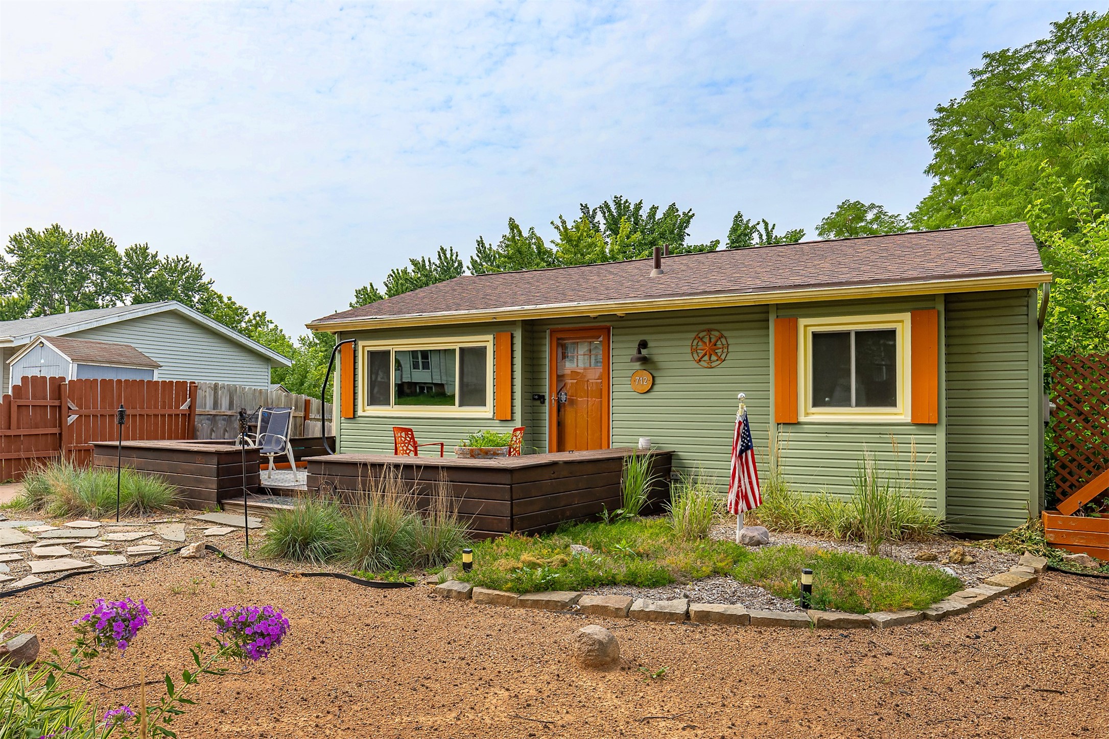 712 E Hackley Avenue Property Photo 1