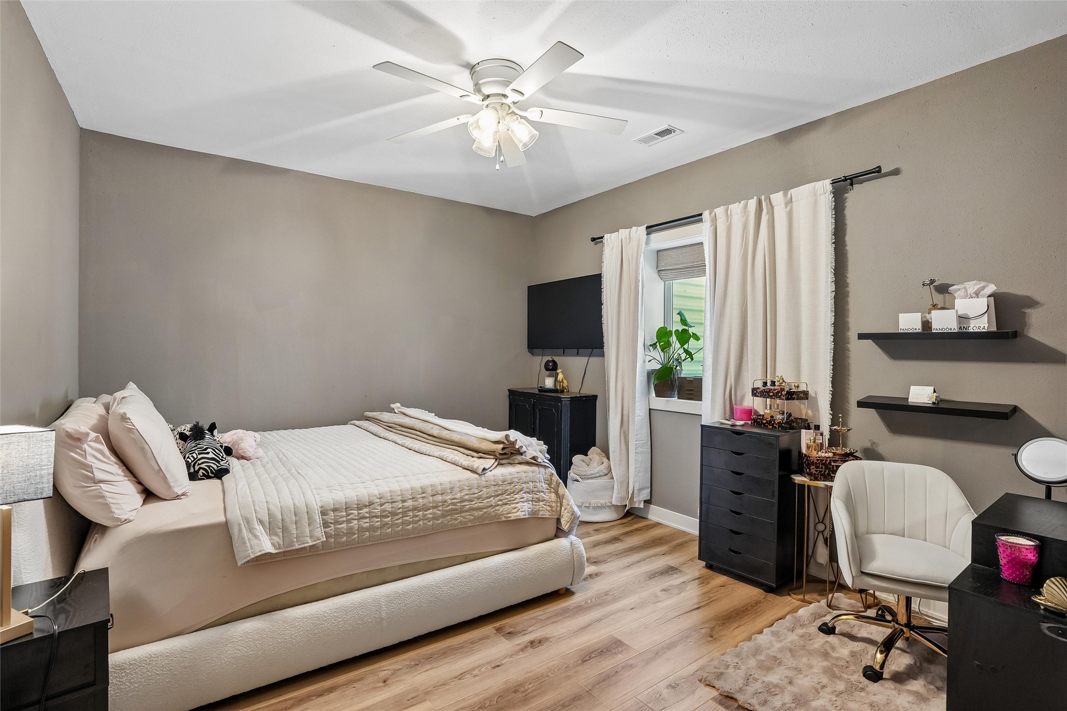 1302 S L Court Property Photo 29