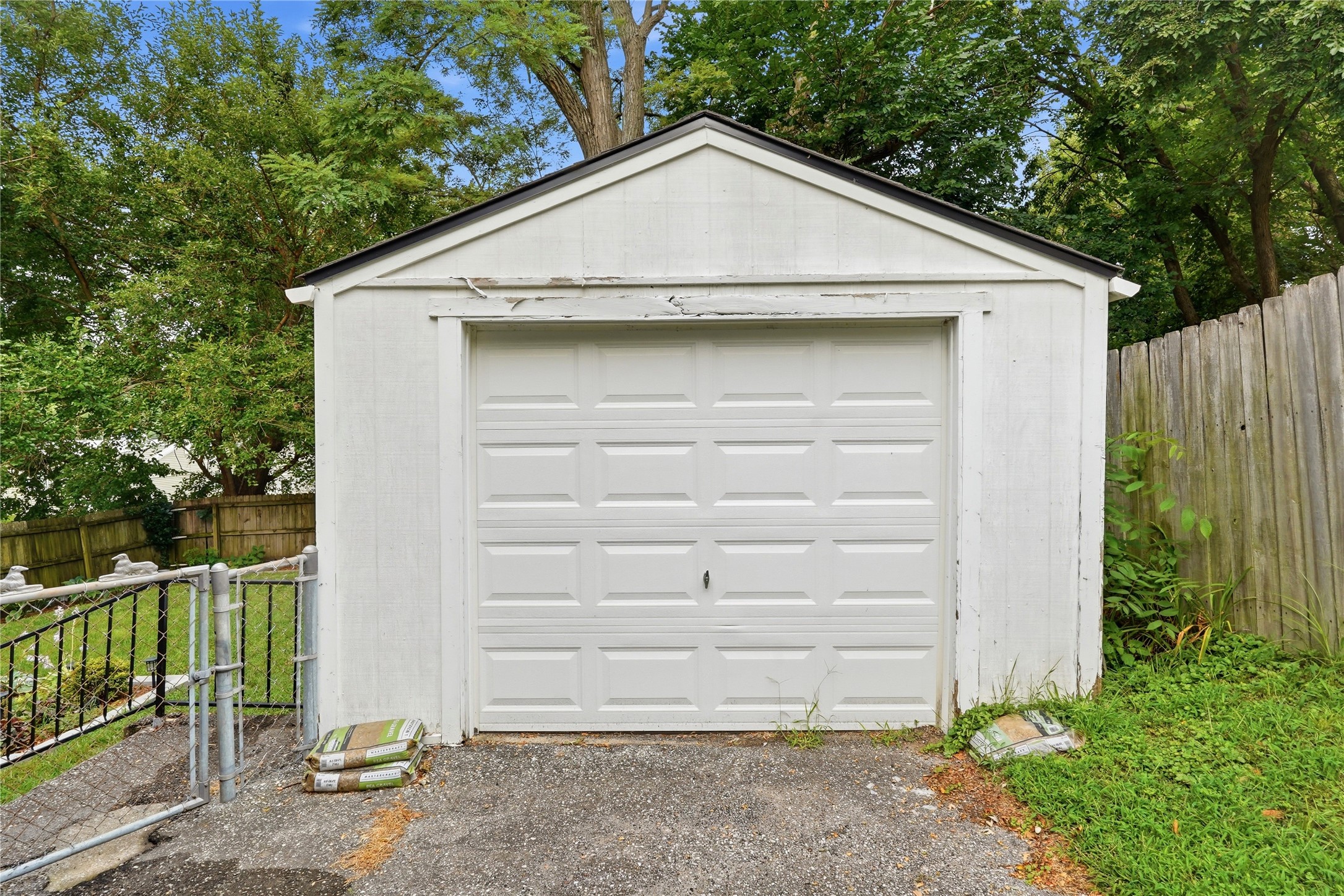 1800 E 32nd Court Property Photo 22