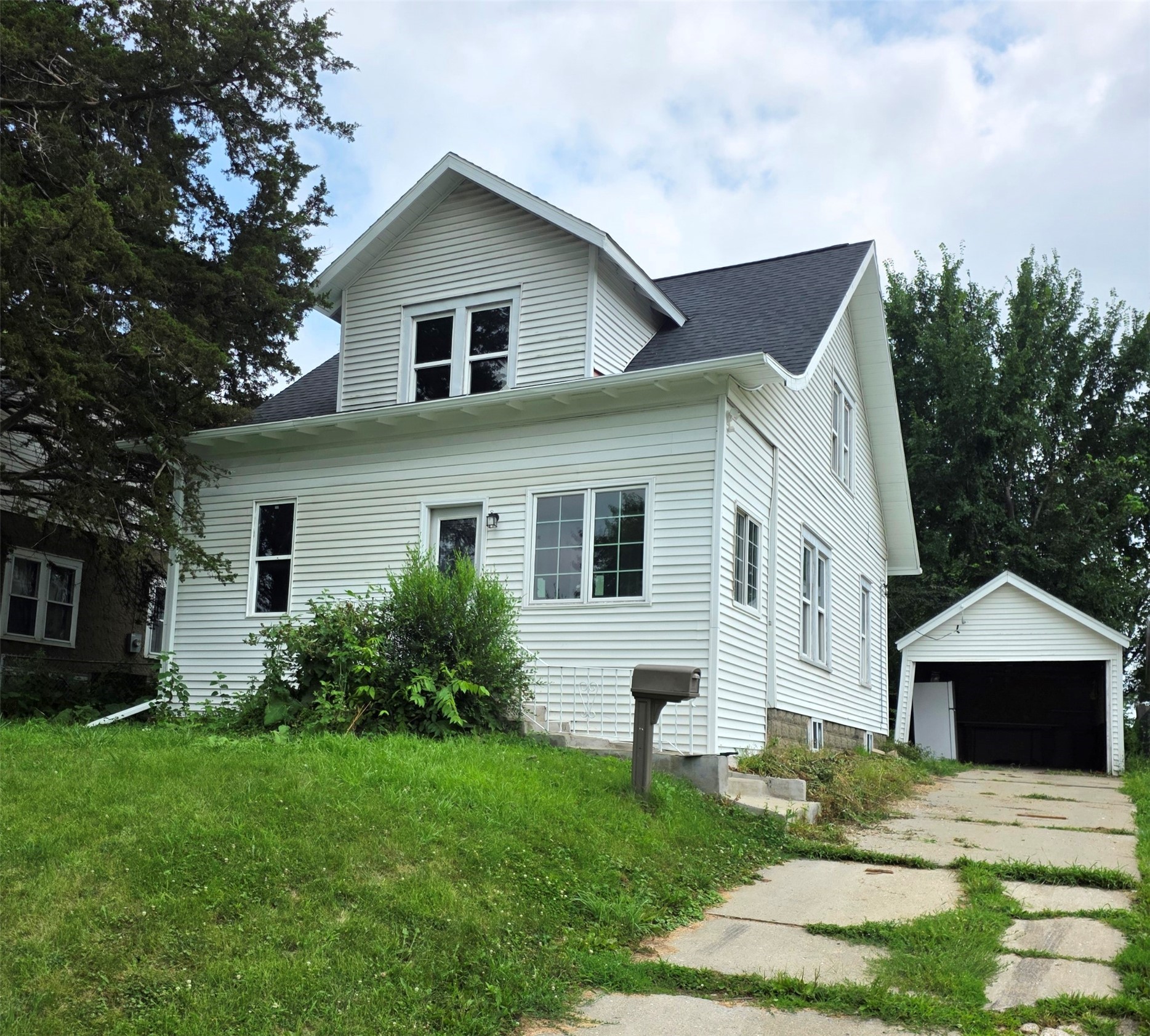 807 May Street Property Photo 1