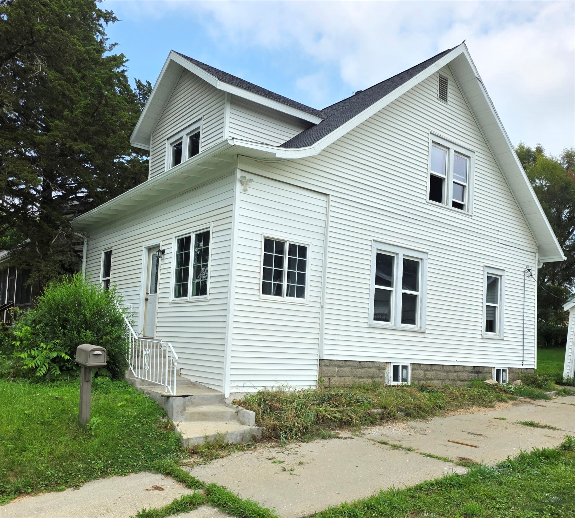 807 May Street Property Photo 2
