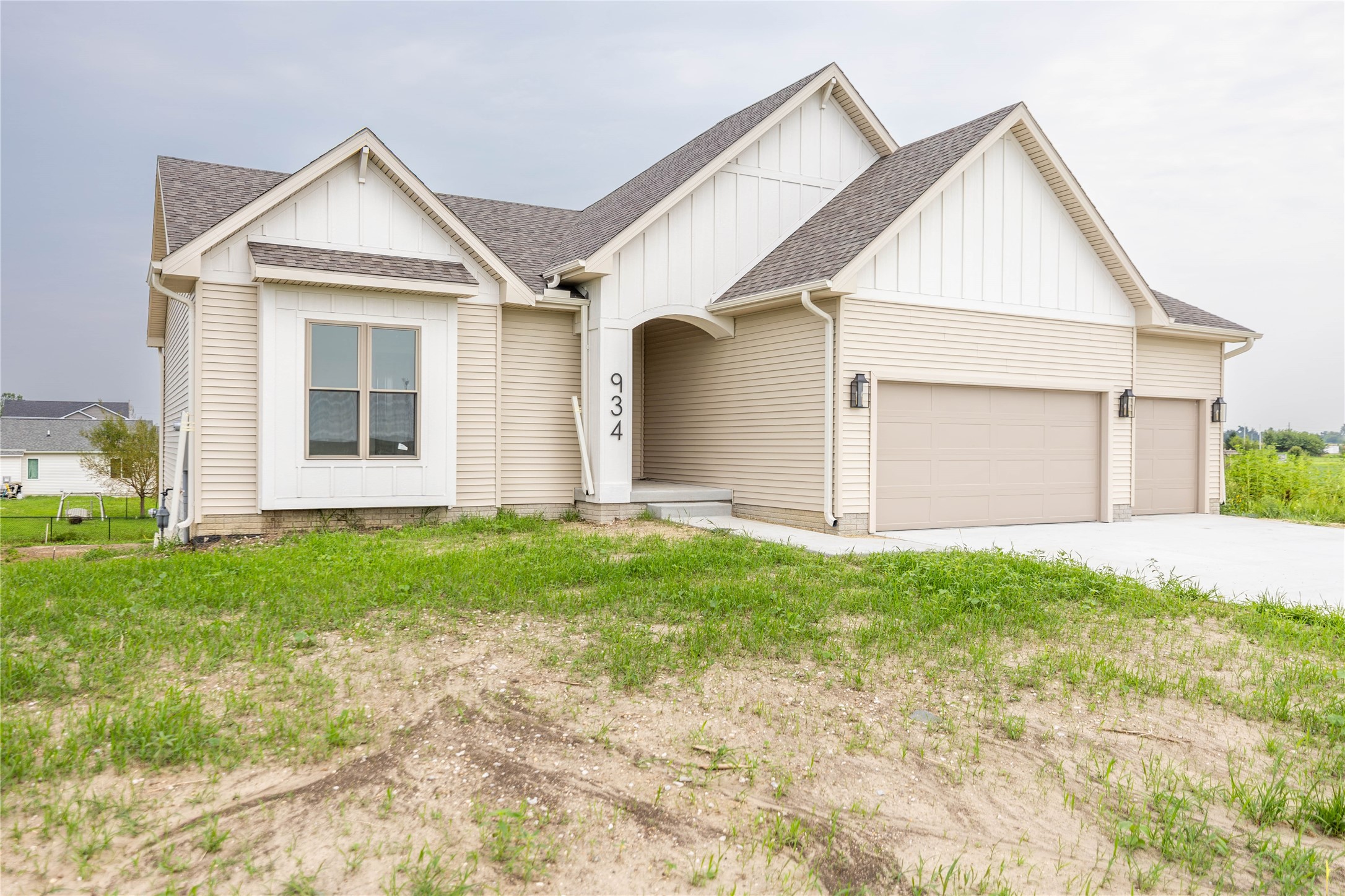 934 Wild Oak Drive Property Photo 2