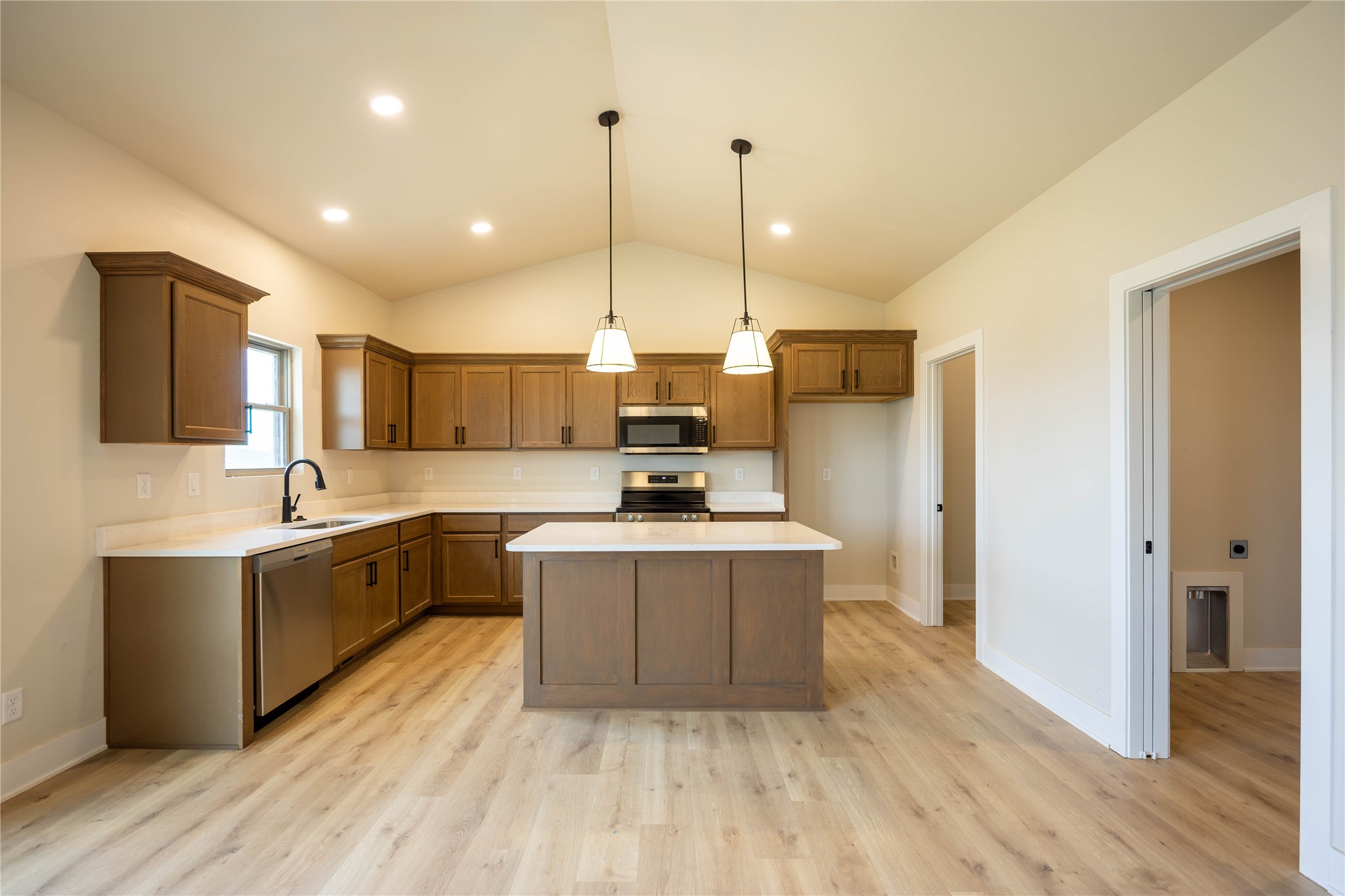 934 Wild Oak Drive Property Photo 3