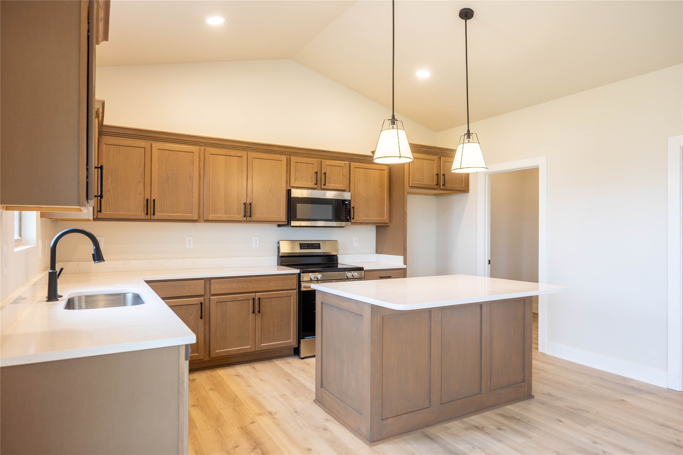 934 Wild Oak Drive Property Photo 4