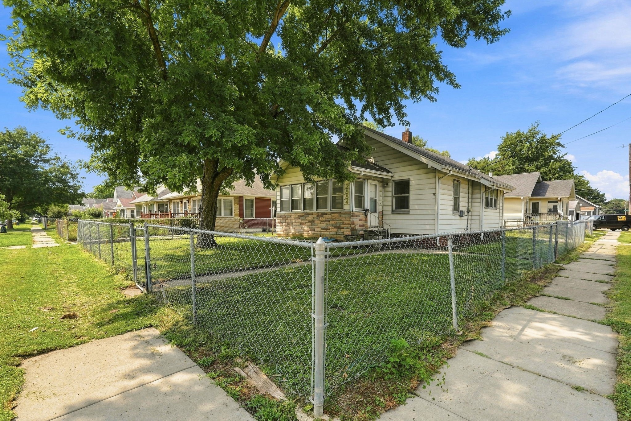 2554 E Grand Avenue Property Photo 19