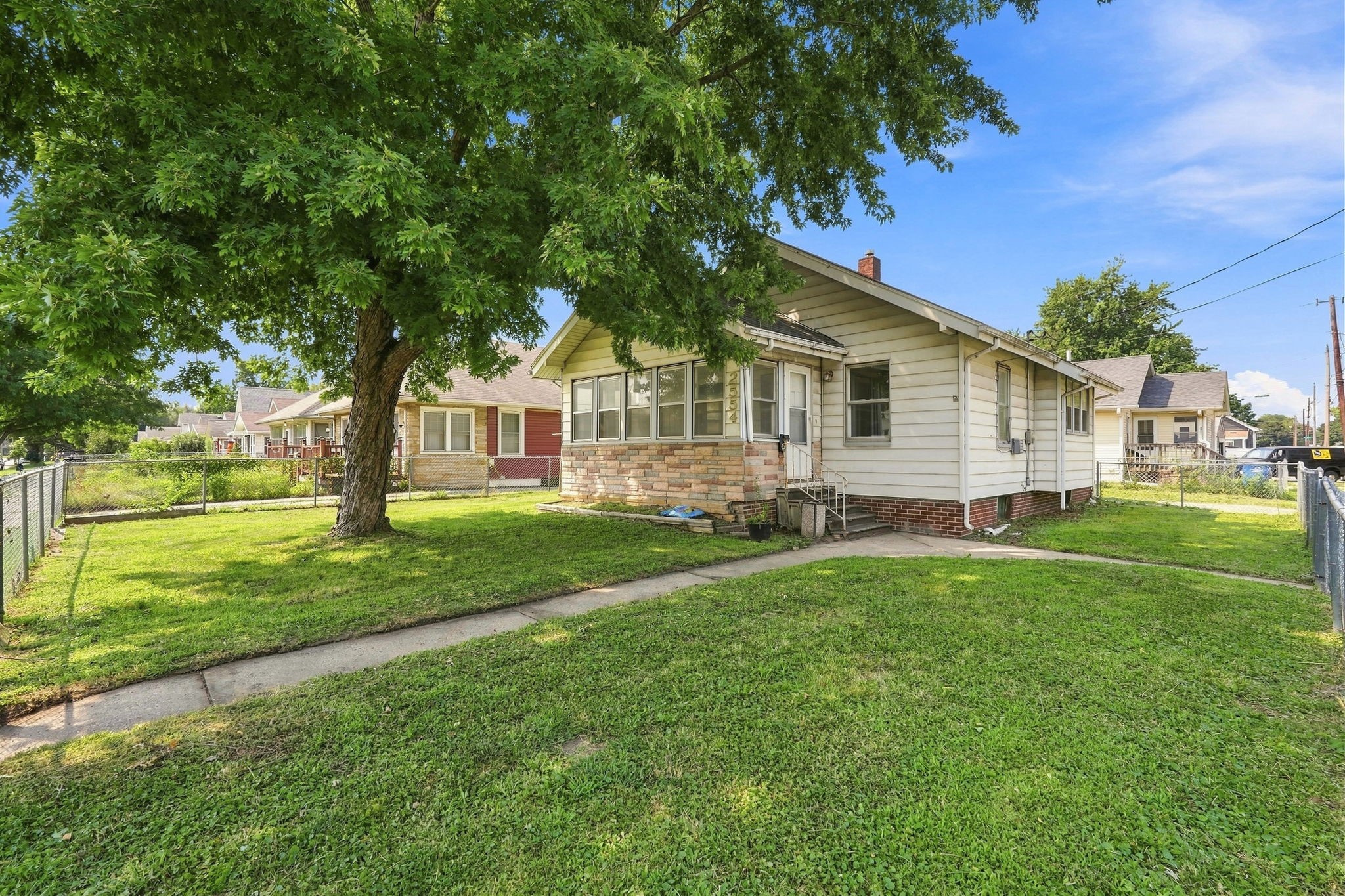2554 E Grand Avenue Property Photo 20