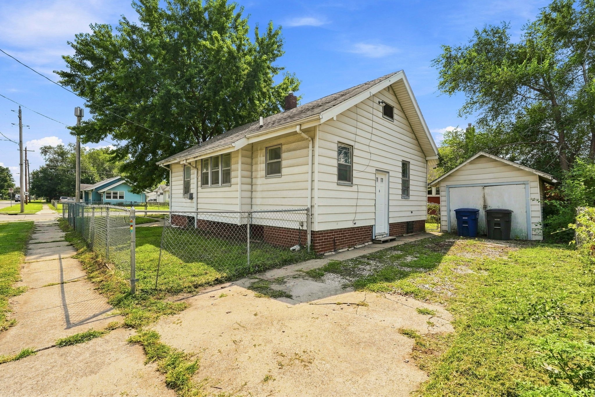 2554 E Grand Avenue Property Photo 22