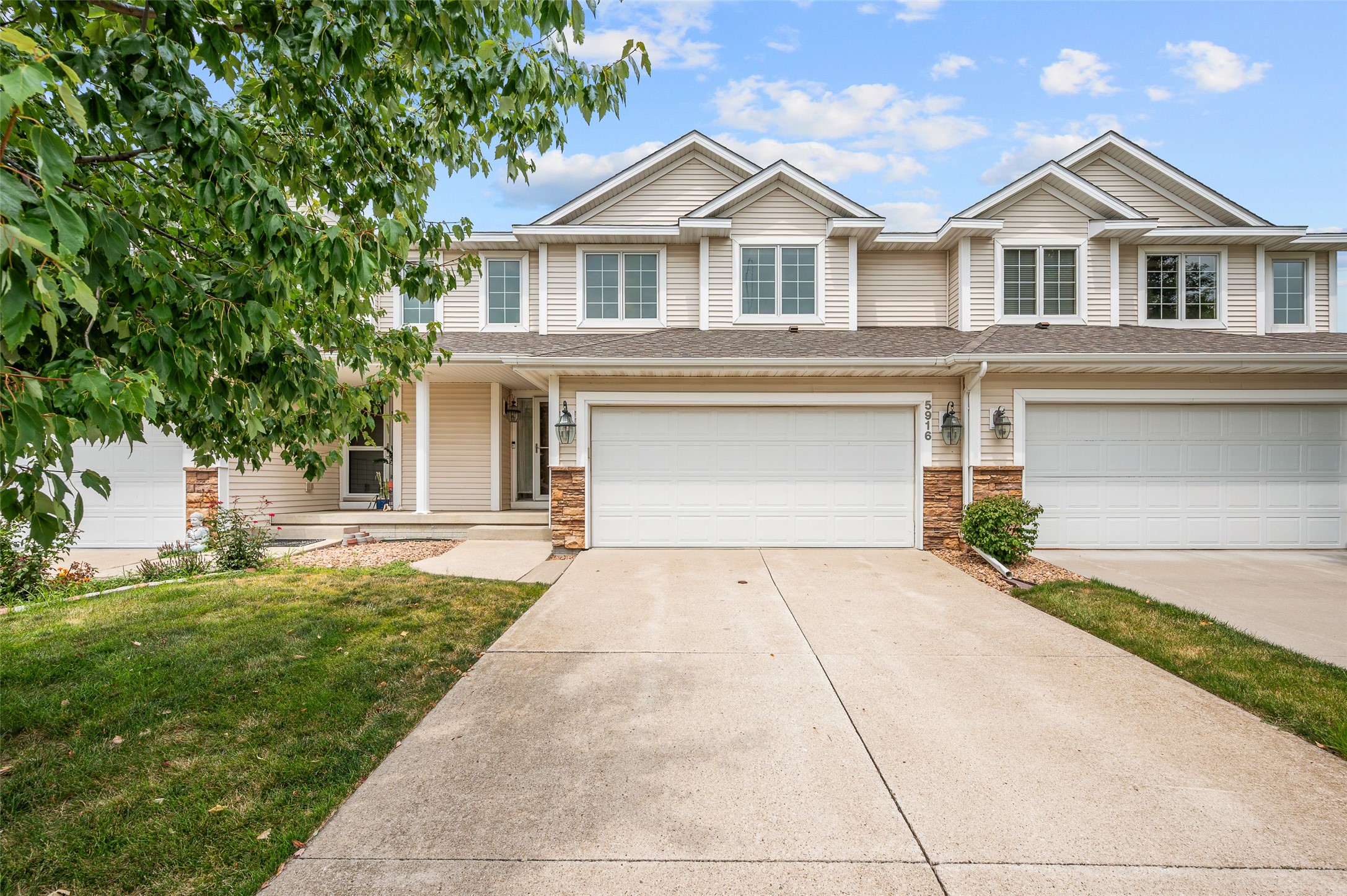 5916 Sapphire Circle Property Photo 1