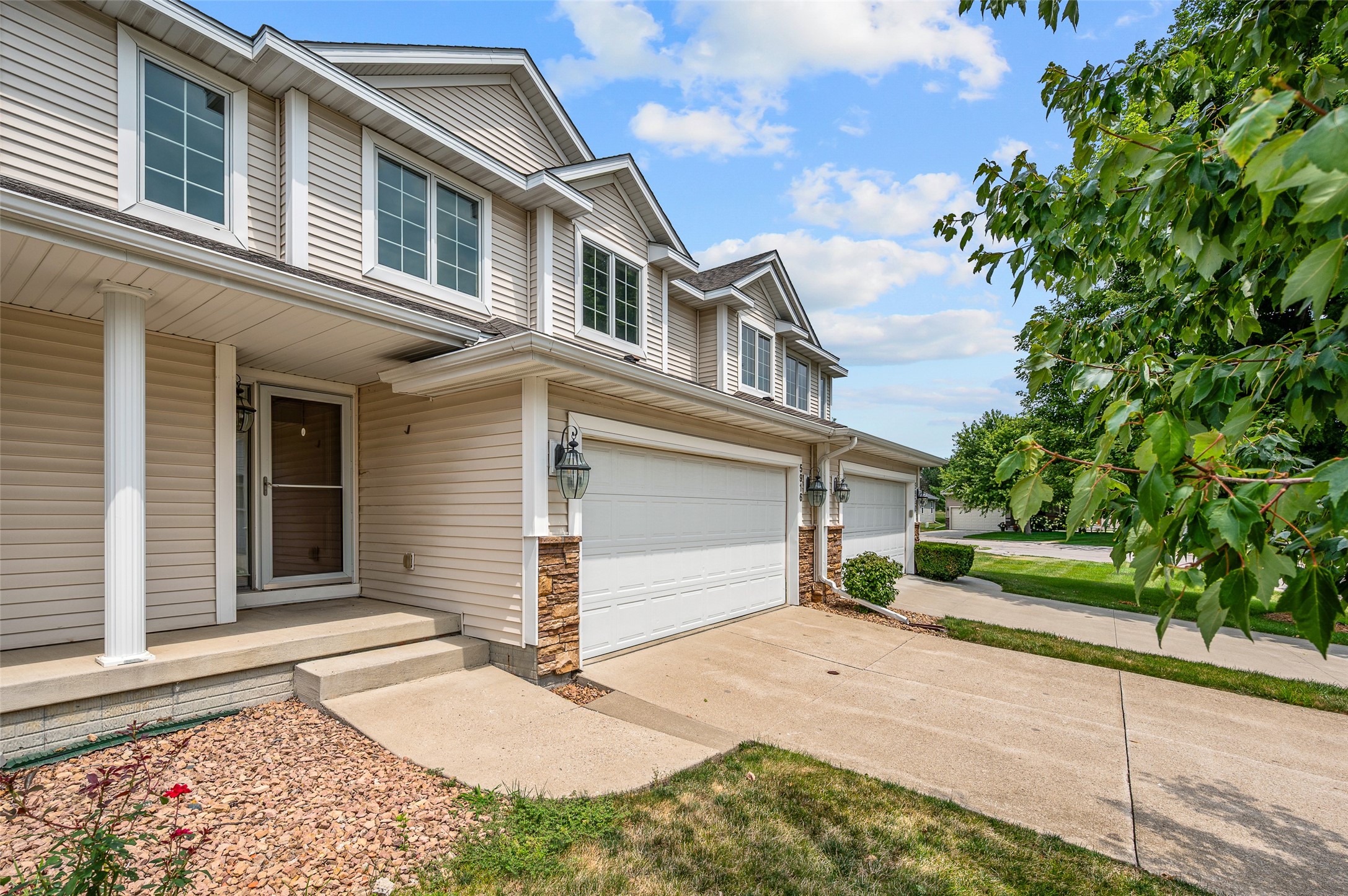 5916 Sapphire Circle Property Photo 2