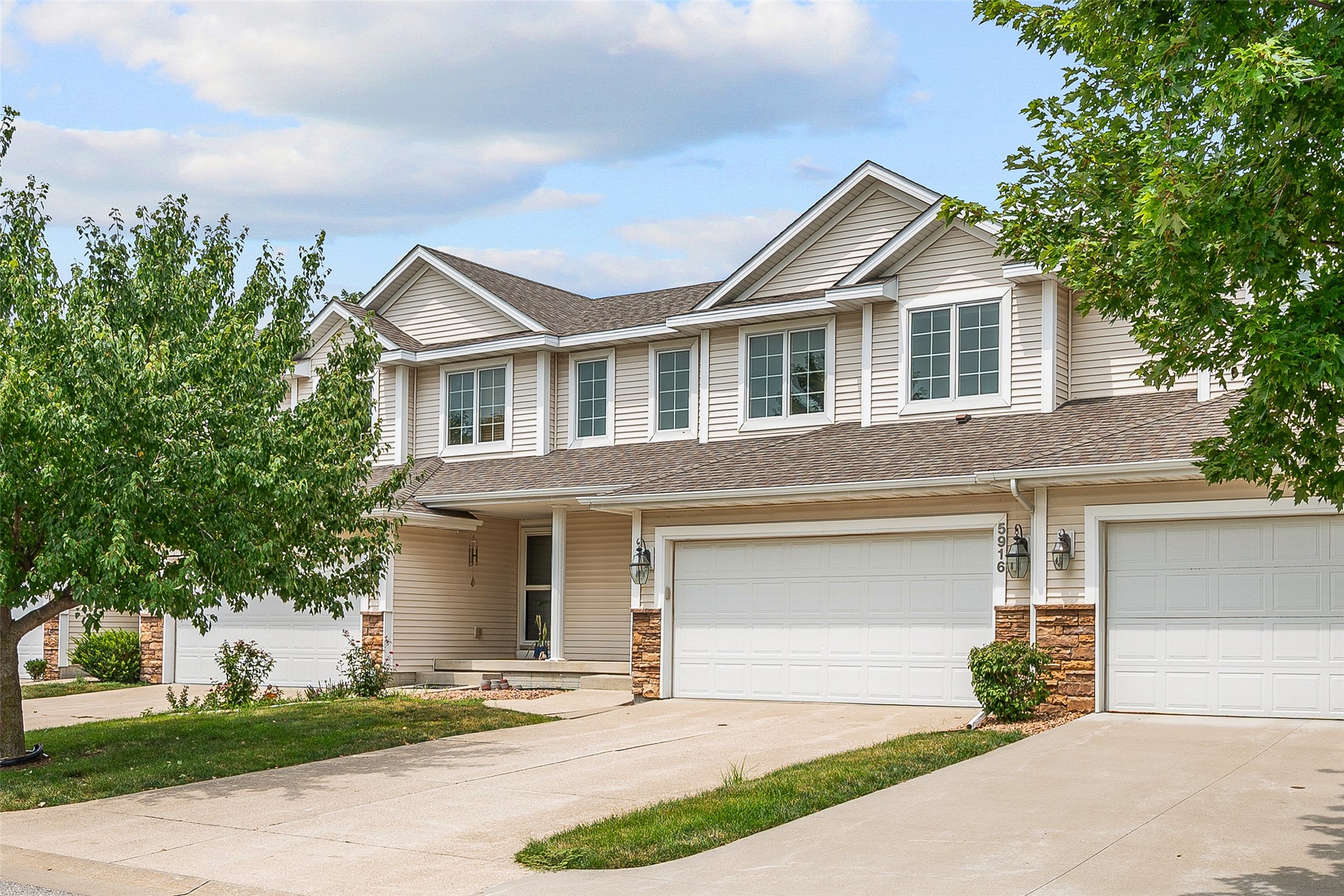 5916 Sapphire Circle Property Photo 4