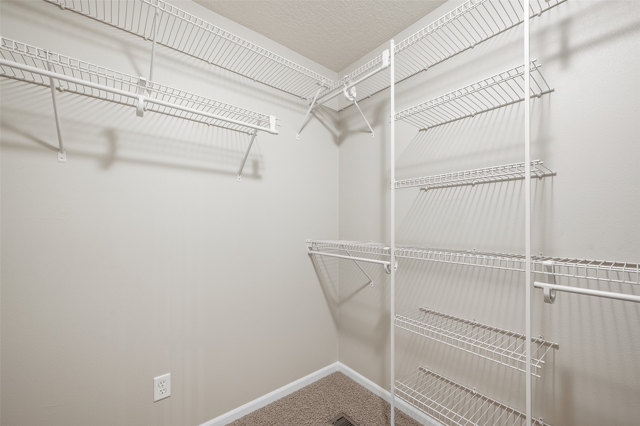 5916 Sapphire Circle Property Photo 27