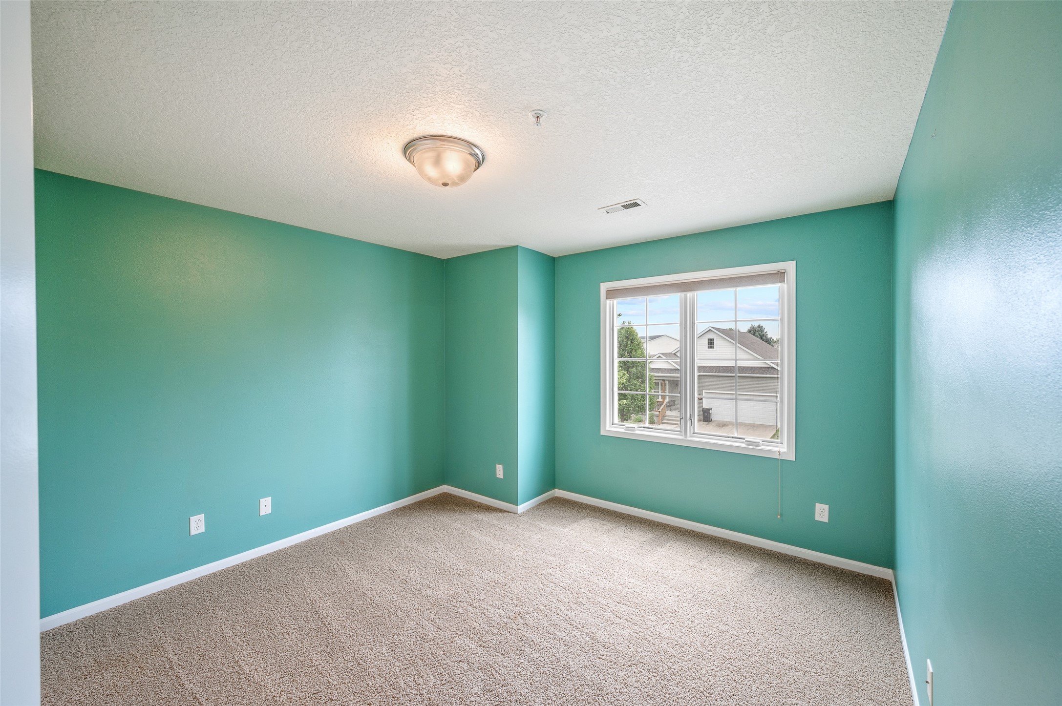 5916 Sapphire Circle Property Photo 32