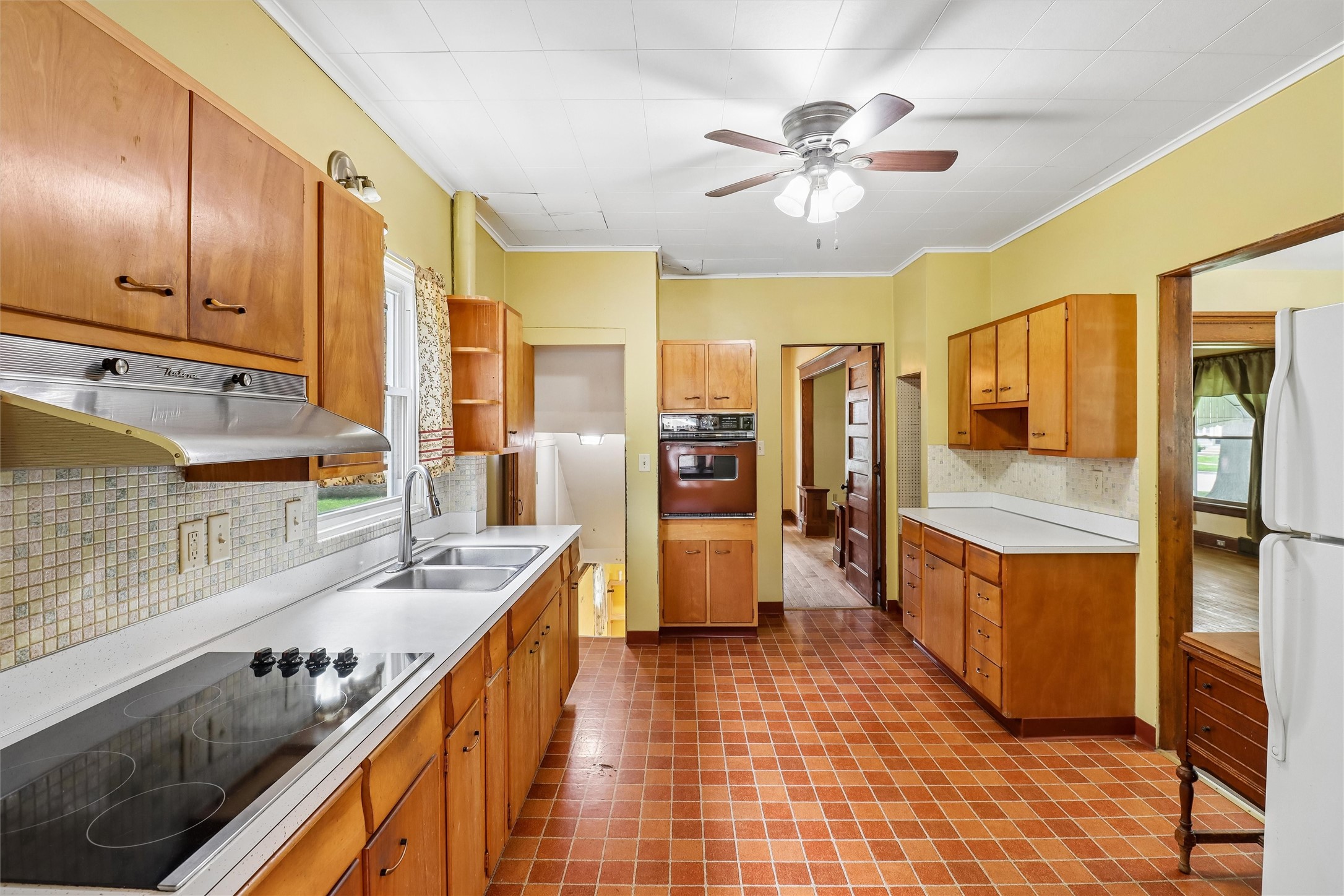 210 W Jackson Avenue Property Photo 8