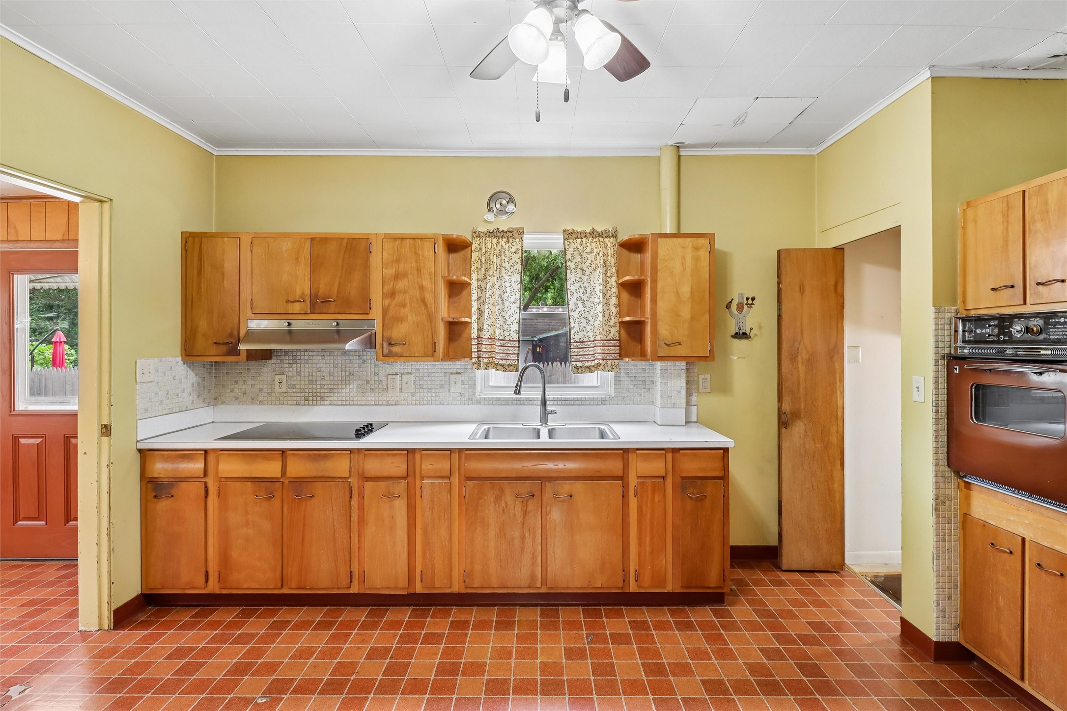 210 W Jackson Avenue Property Photo 9