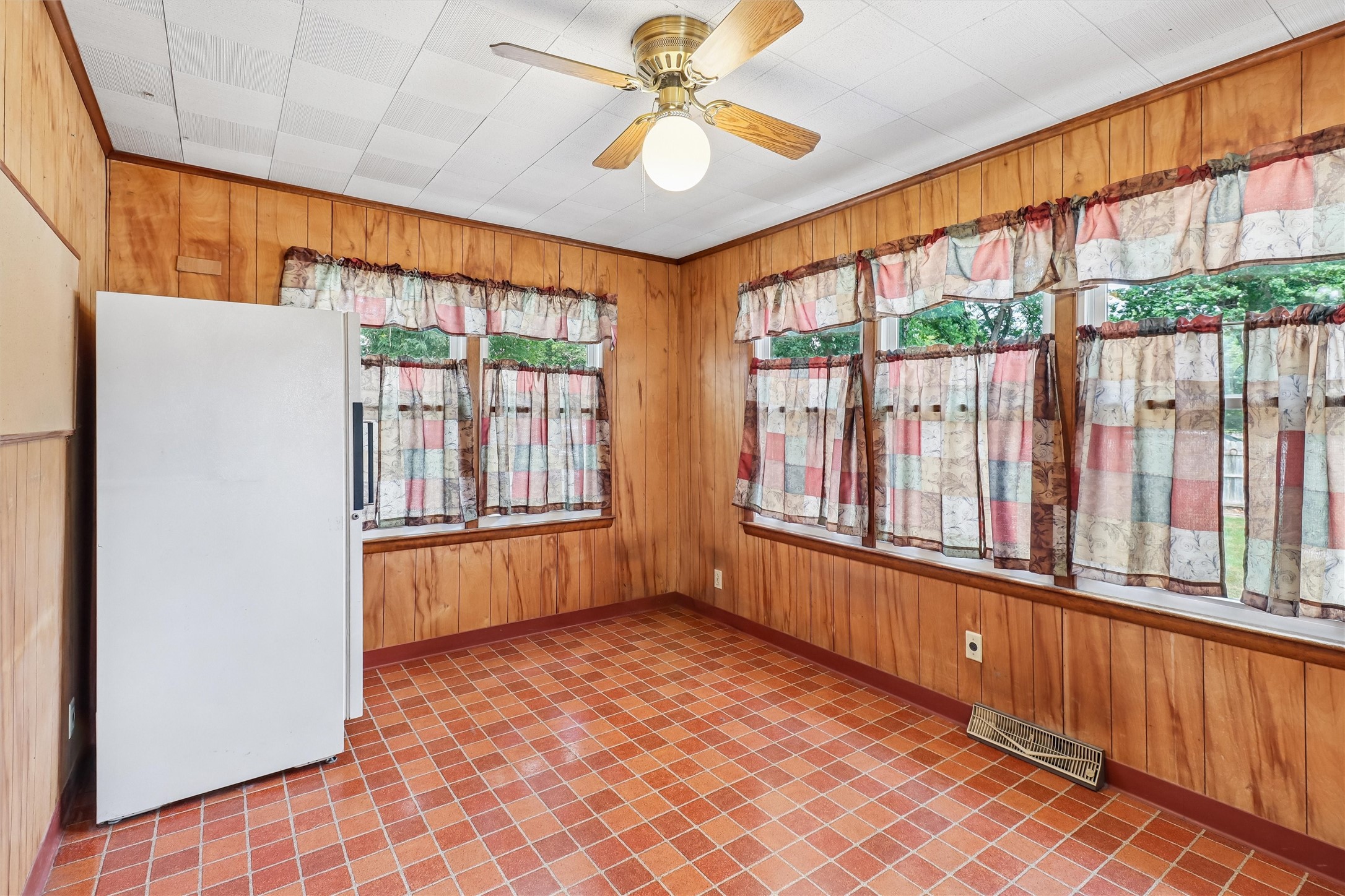 210 W Jackson Avenue Property Photo 11