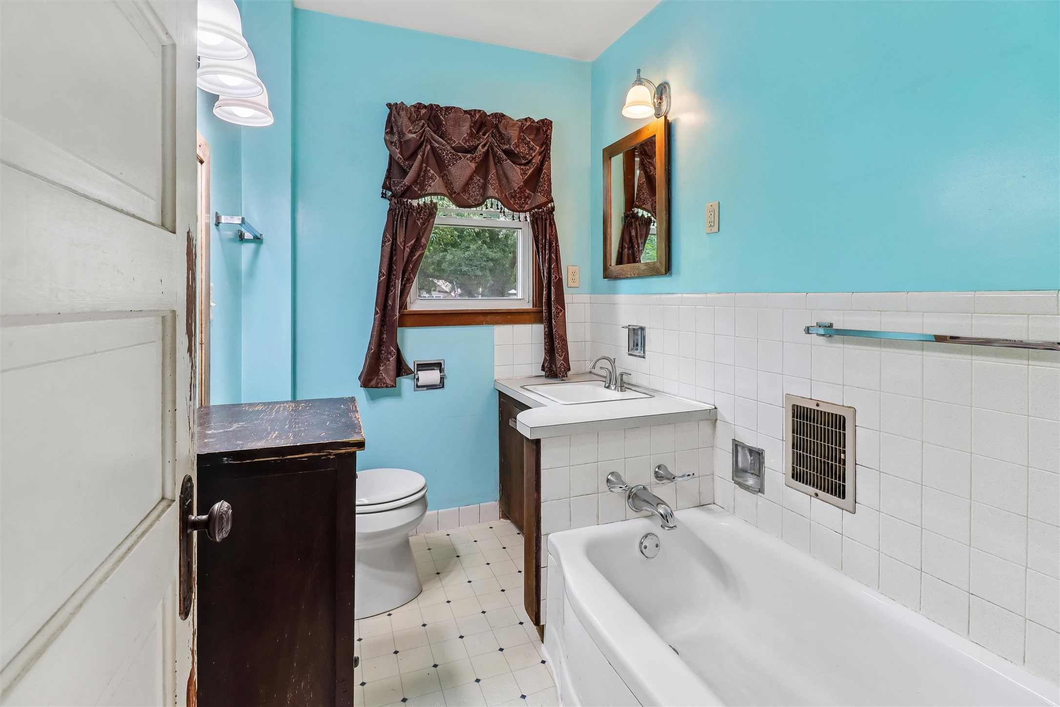 210 W Jackson Avenue Property Photo 15