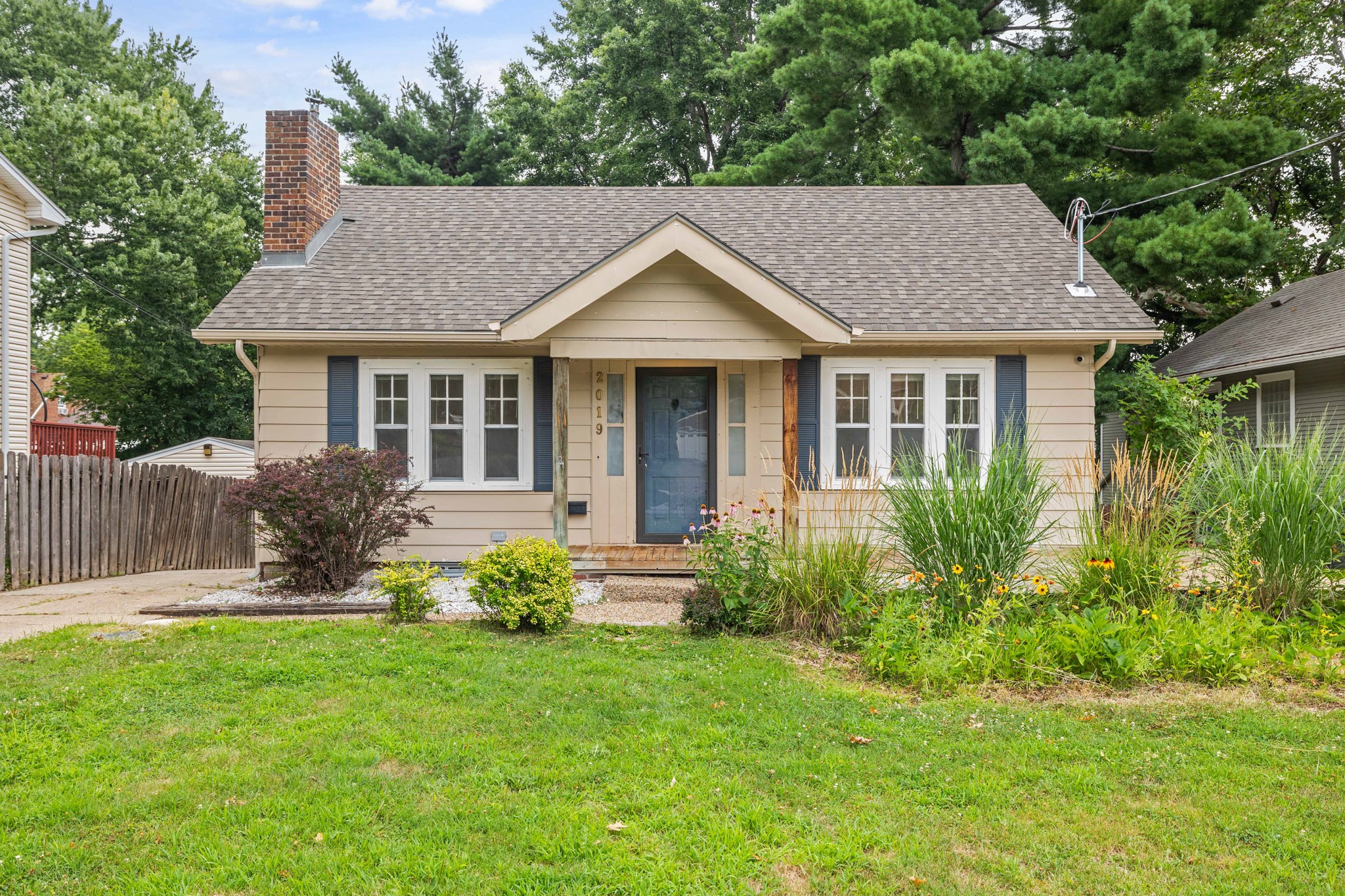 2019 40th Place Property Photo 1