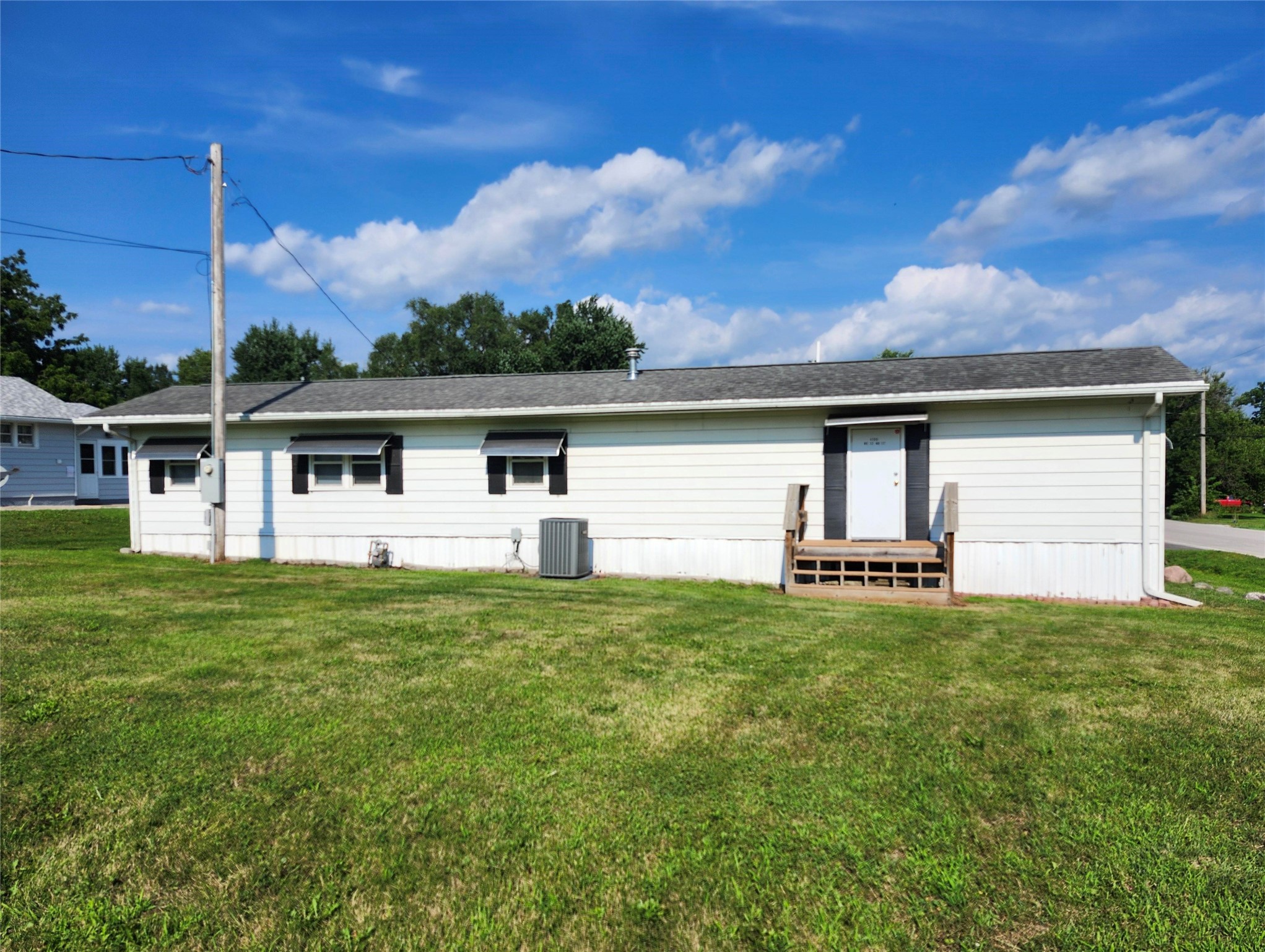 4205 NE 32nd Street Property Photo 1