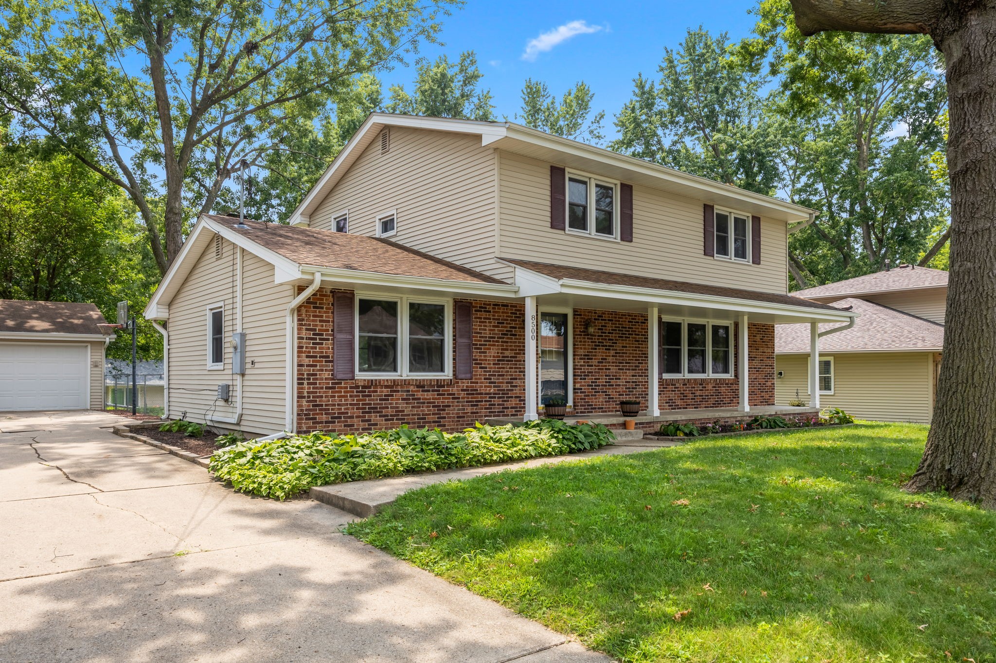 8500 Prairie Avenue Property Photo 1