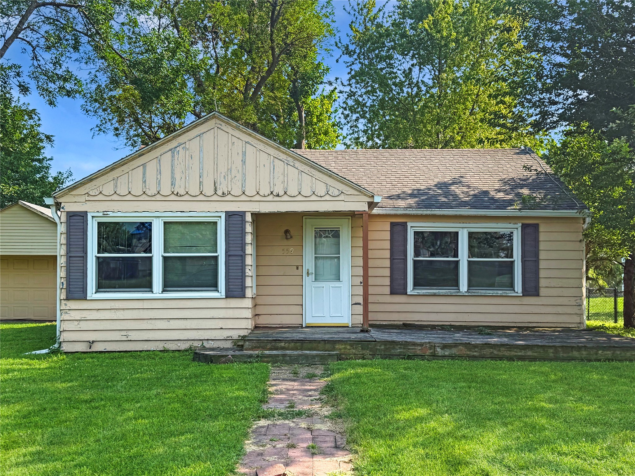 559 Nw Maple Street Property Photo 1