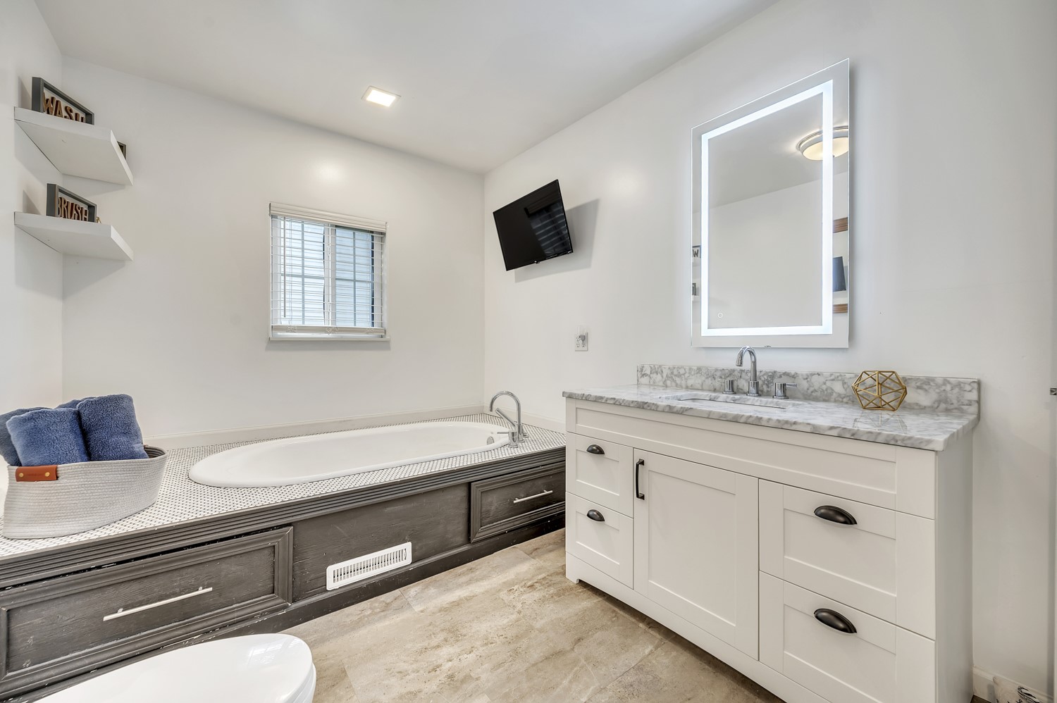 497 Rohr Street Property Photo 13