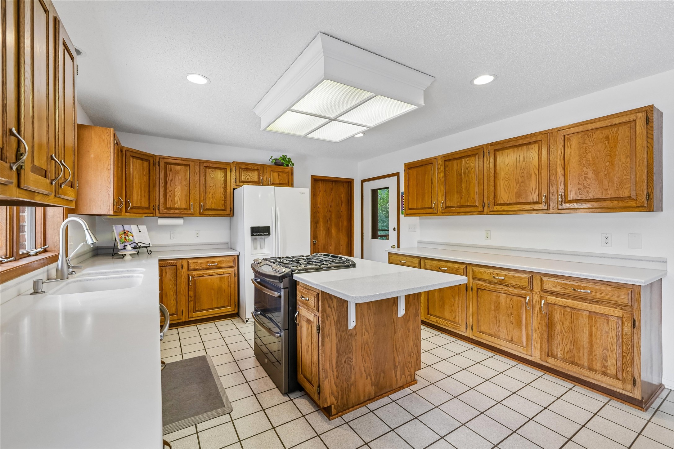 3301 Valley Ridge Court Property Photo 8
