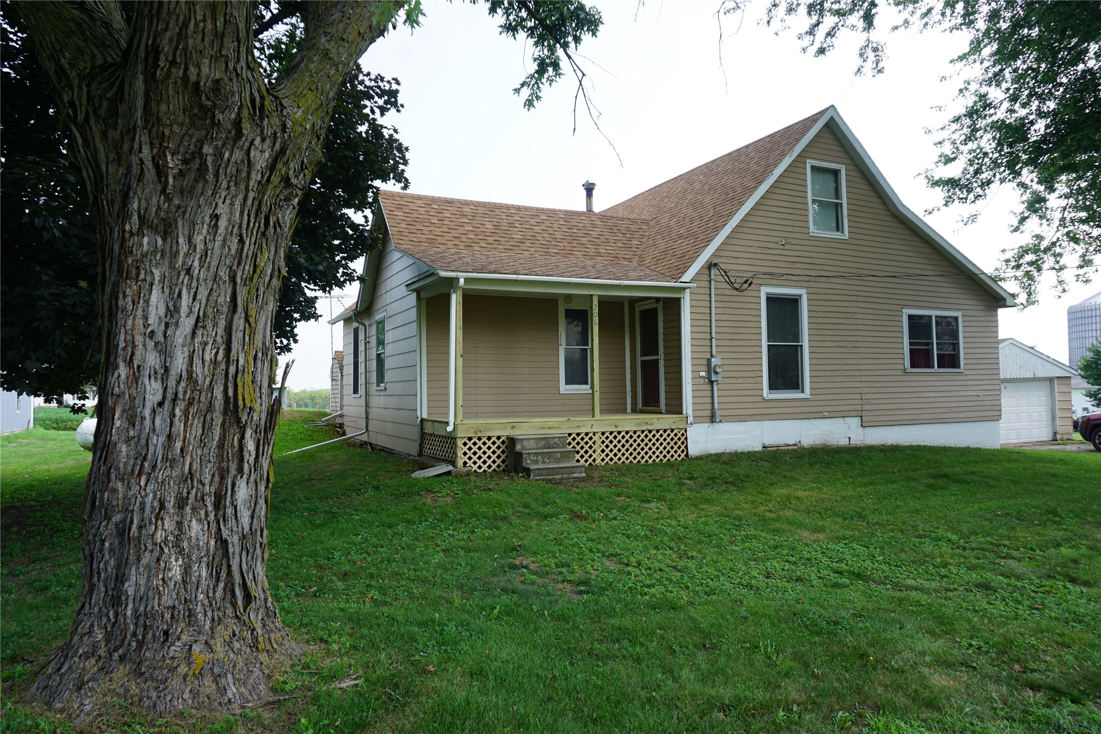 206 W Lincoln Street Property Photo 1