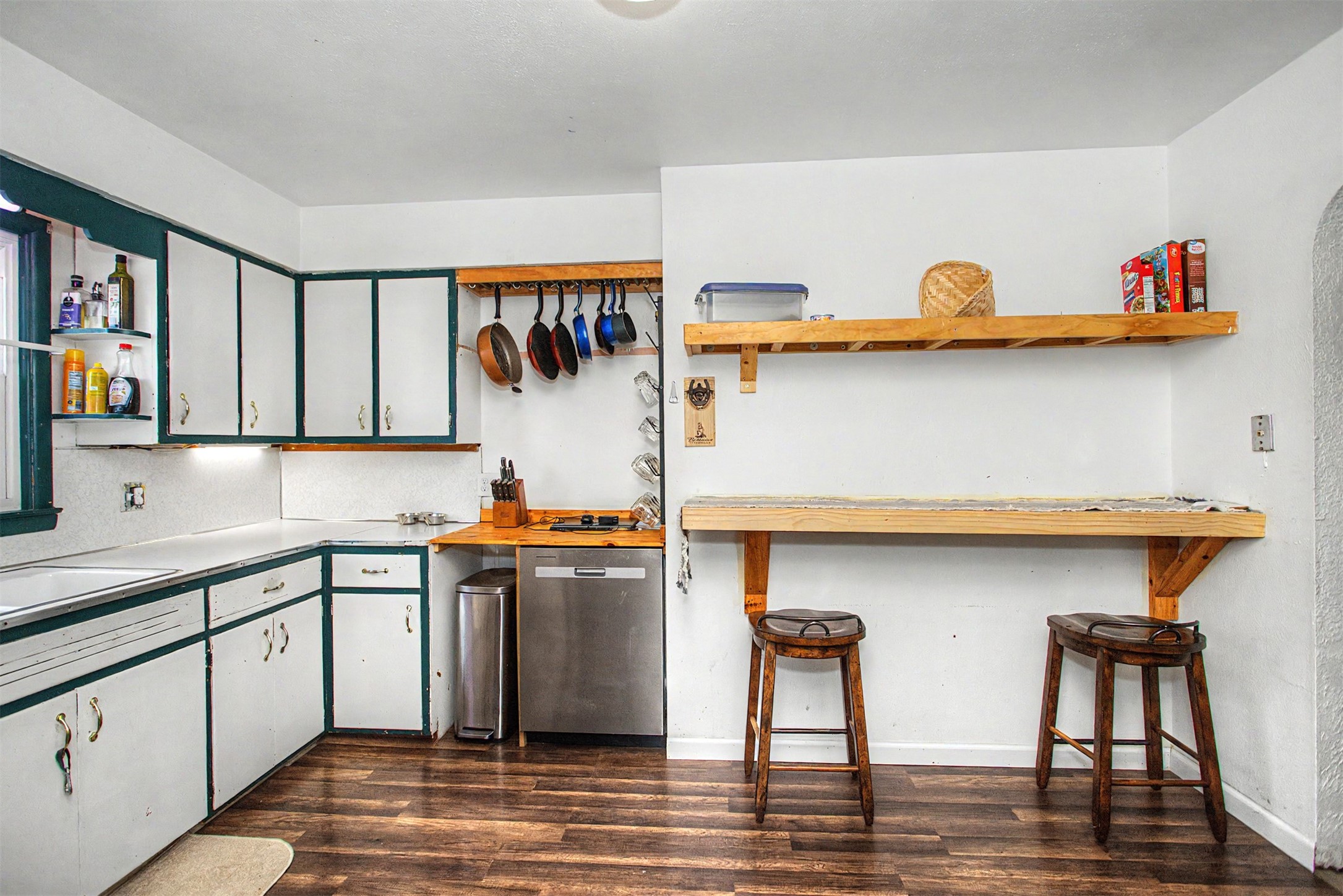 717 W First Street Property Photo 8