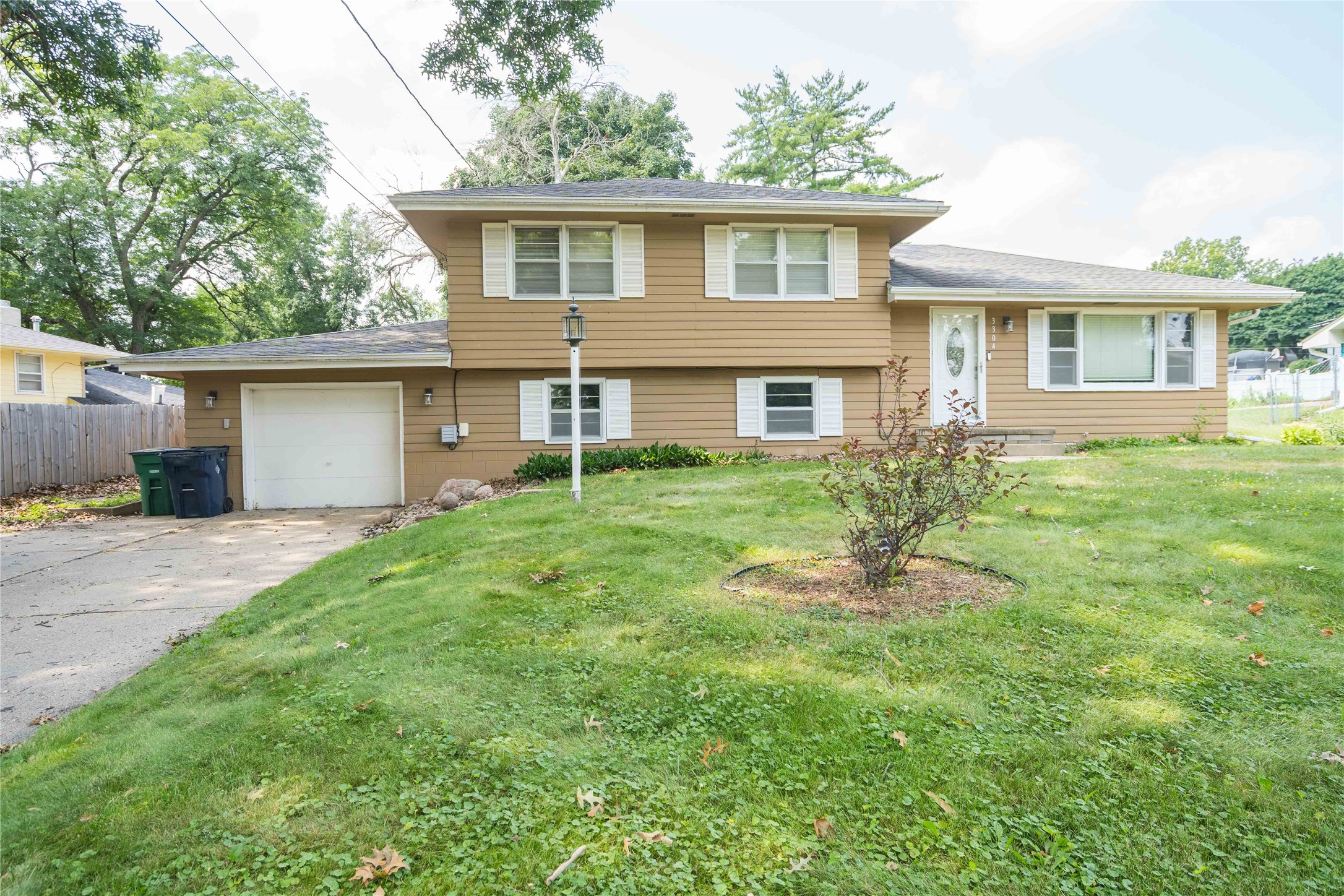 3304 Hillsdale Drive Property Photo 1