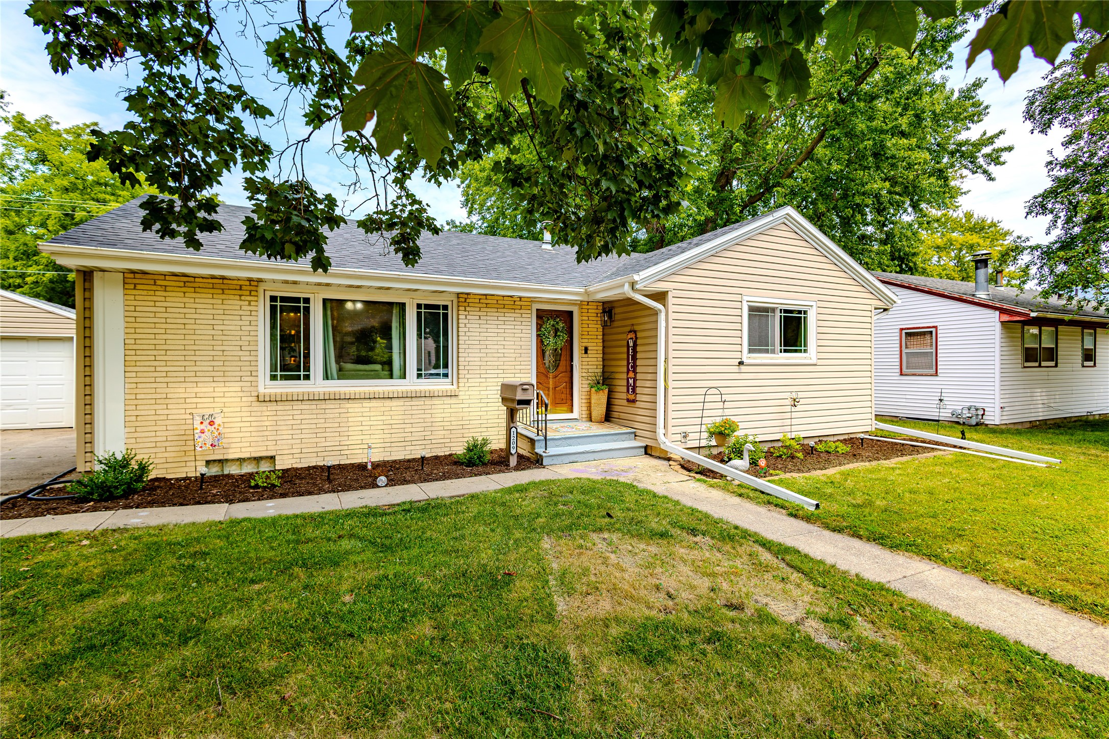 1209 Meadow Lane Property Photo 1