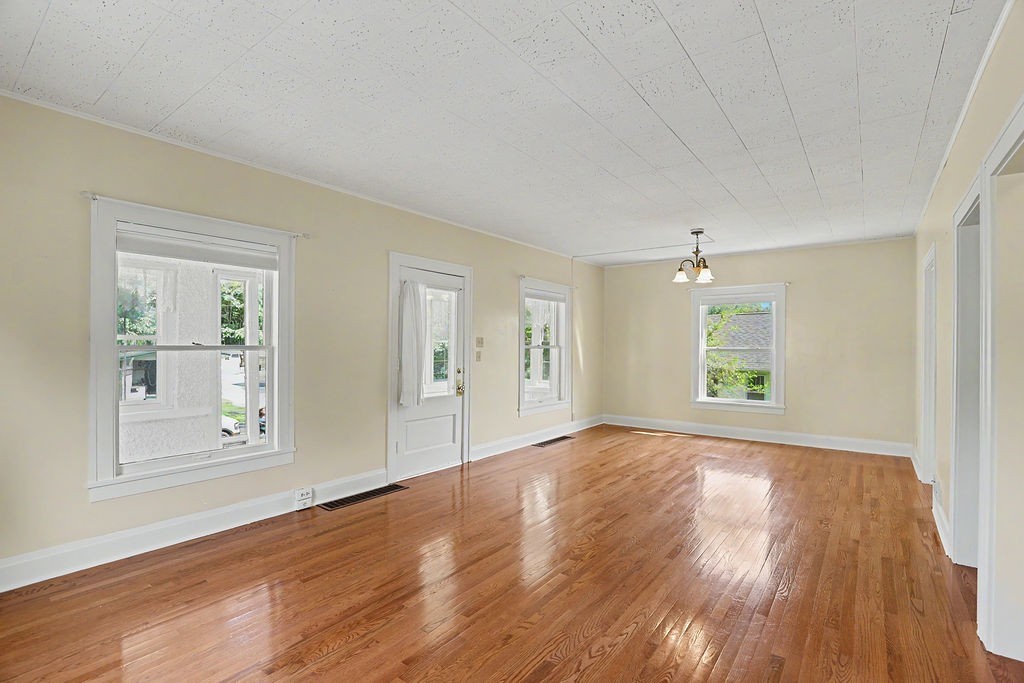215 W 9th Street S Property Photo 5