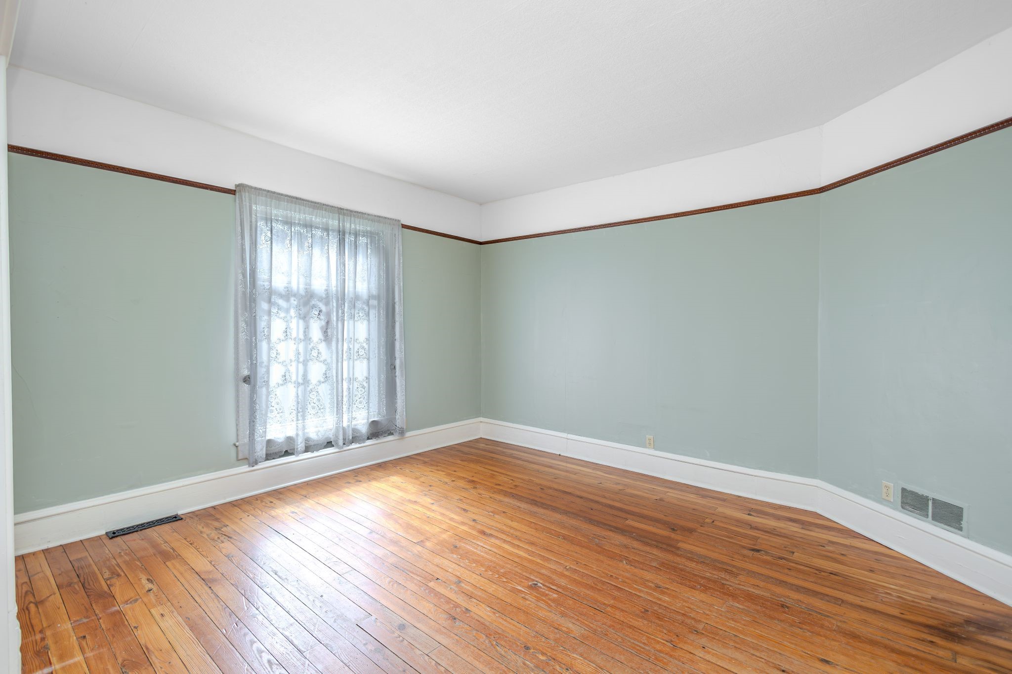 322 W Washington Street Property Photo 9