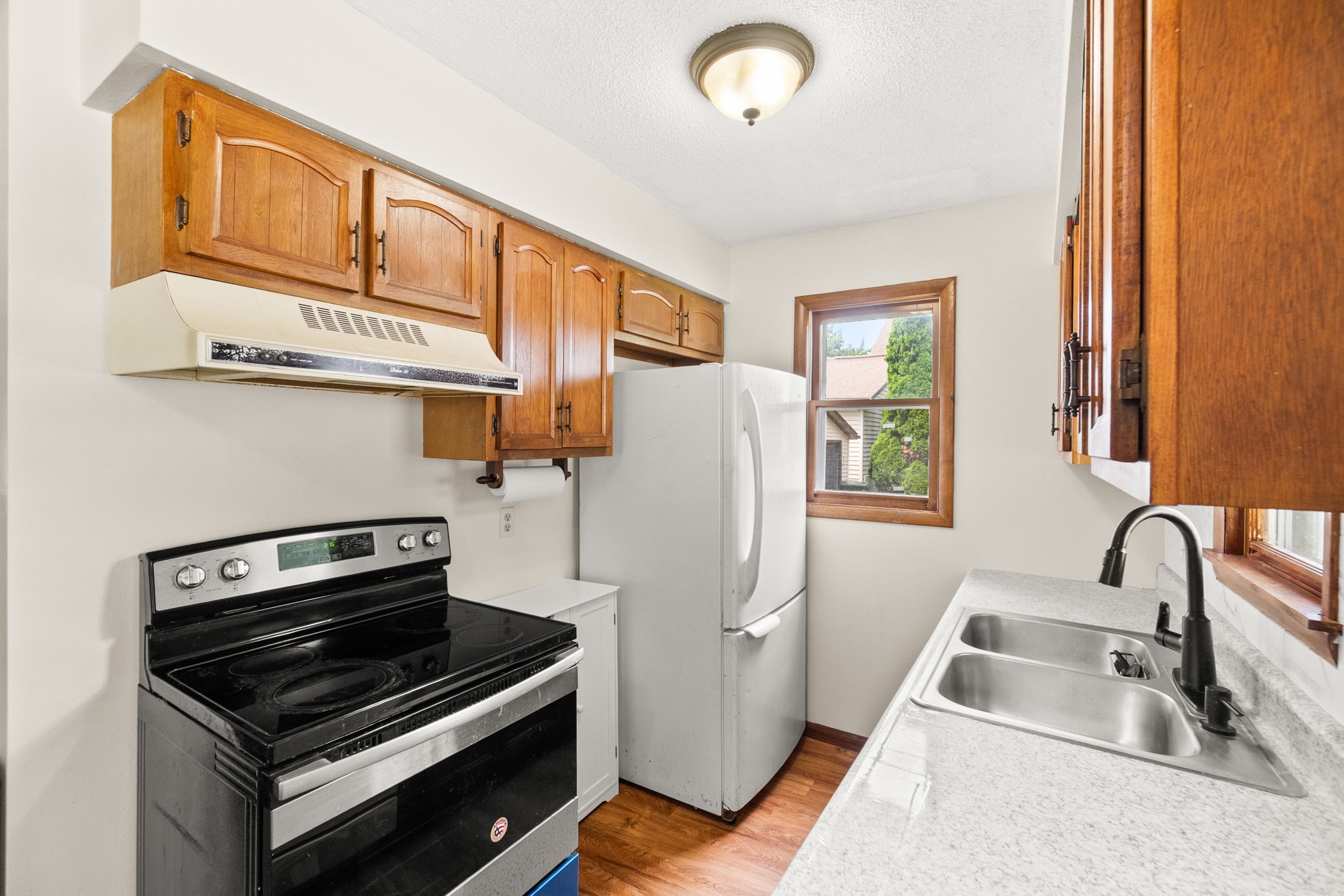 703 Grove Street Property Photo 10
