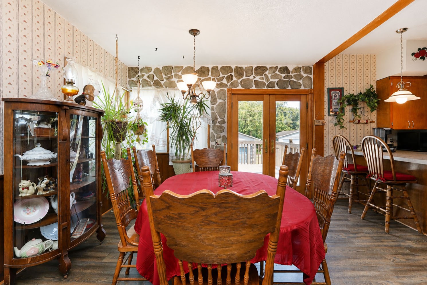 1812 Warford Street Property Photo 4
