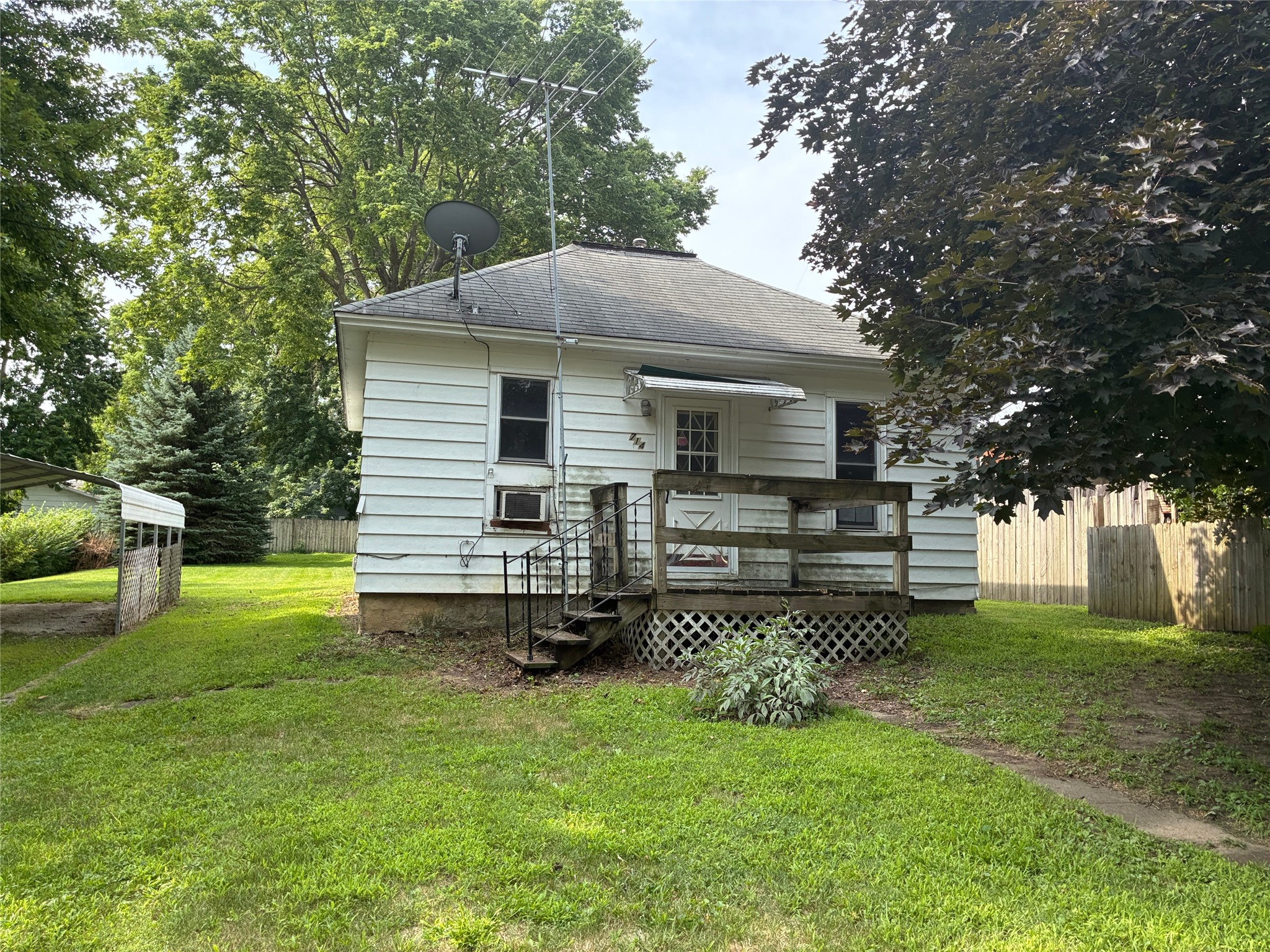 714 E Benton Street Property Photo 1