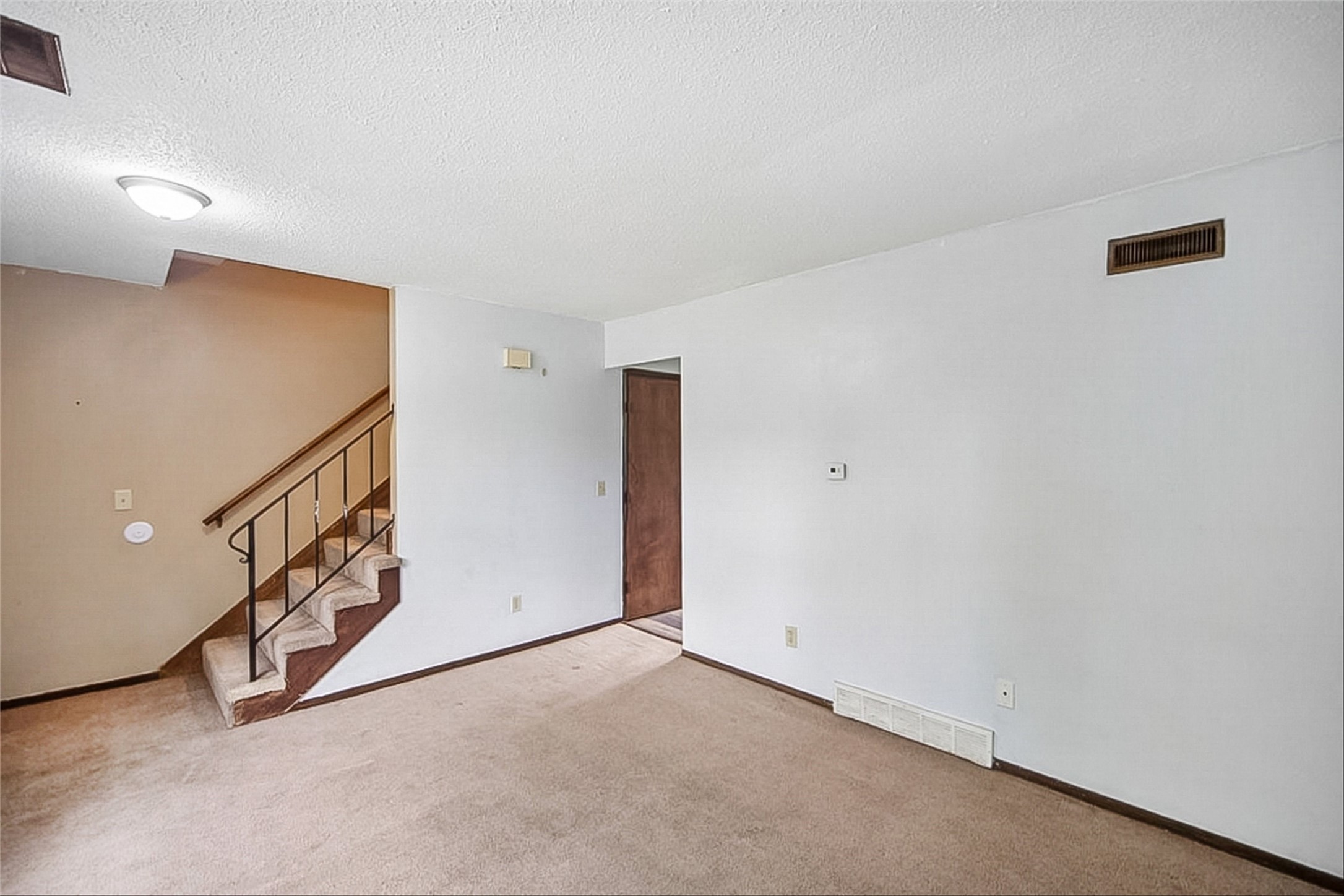 805 E Watrous Avenue Property Photo 4
