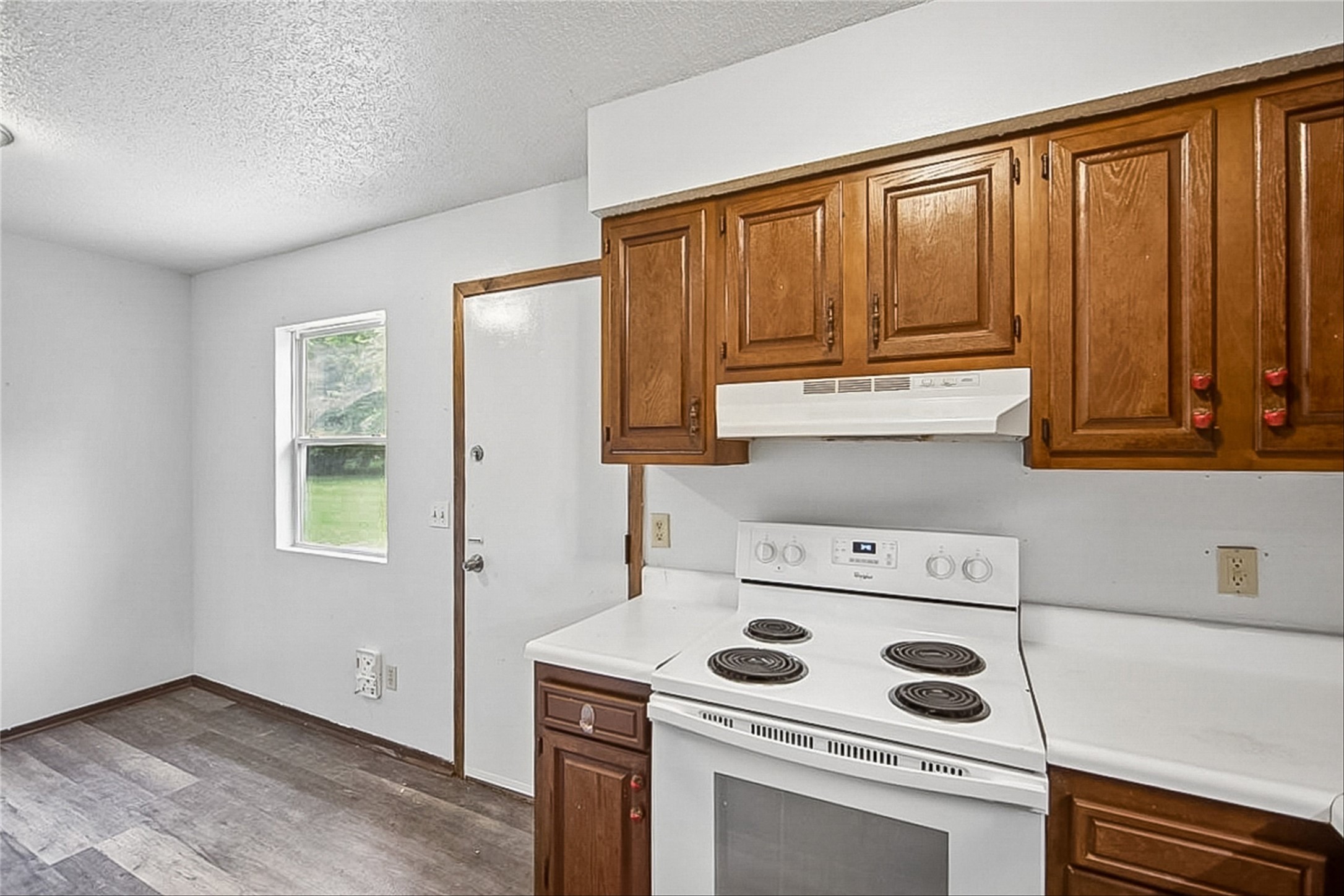 805 E Watrous Avenue Property Photo 6