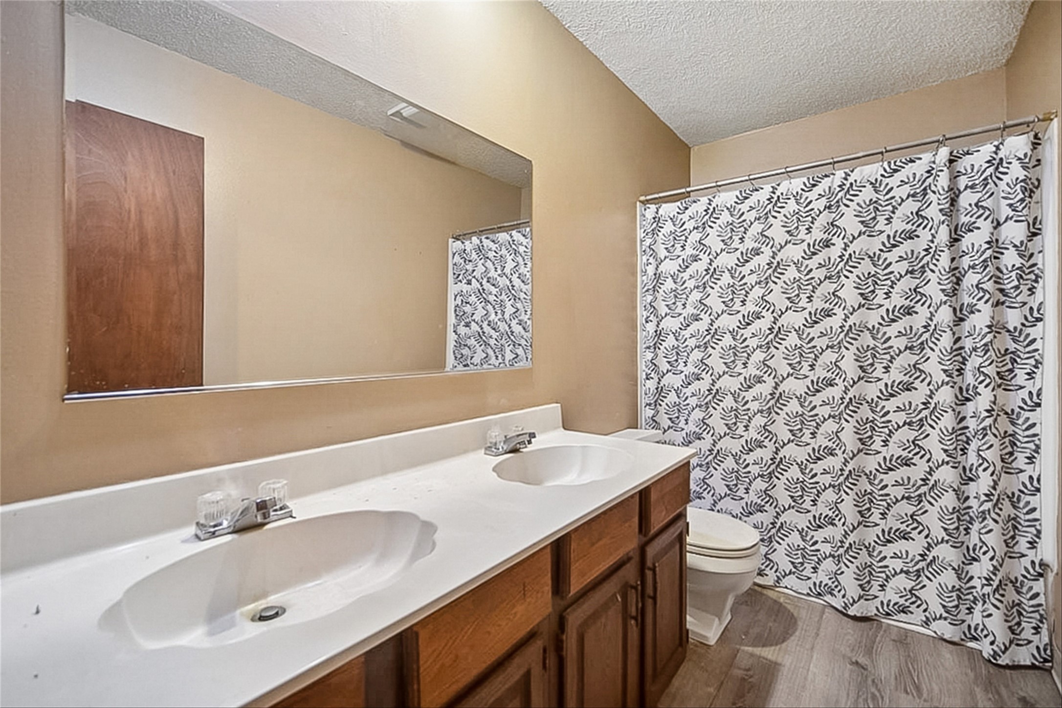 805 E Watrous Avenue Property Photo 10