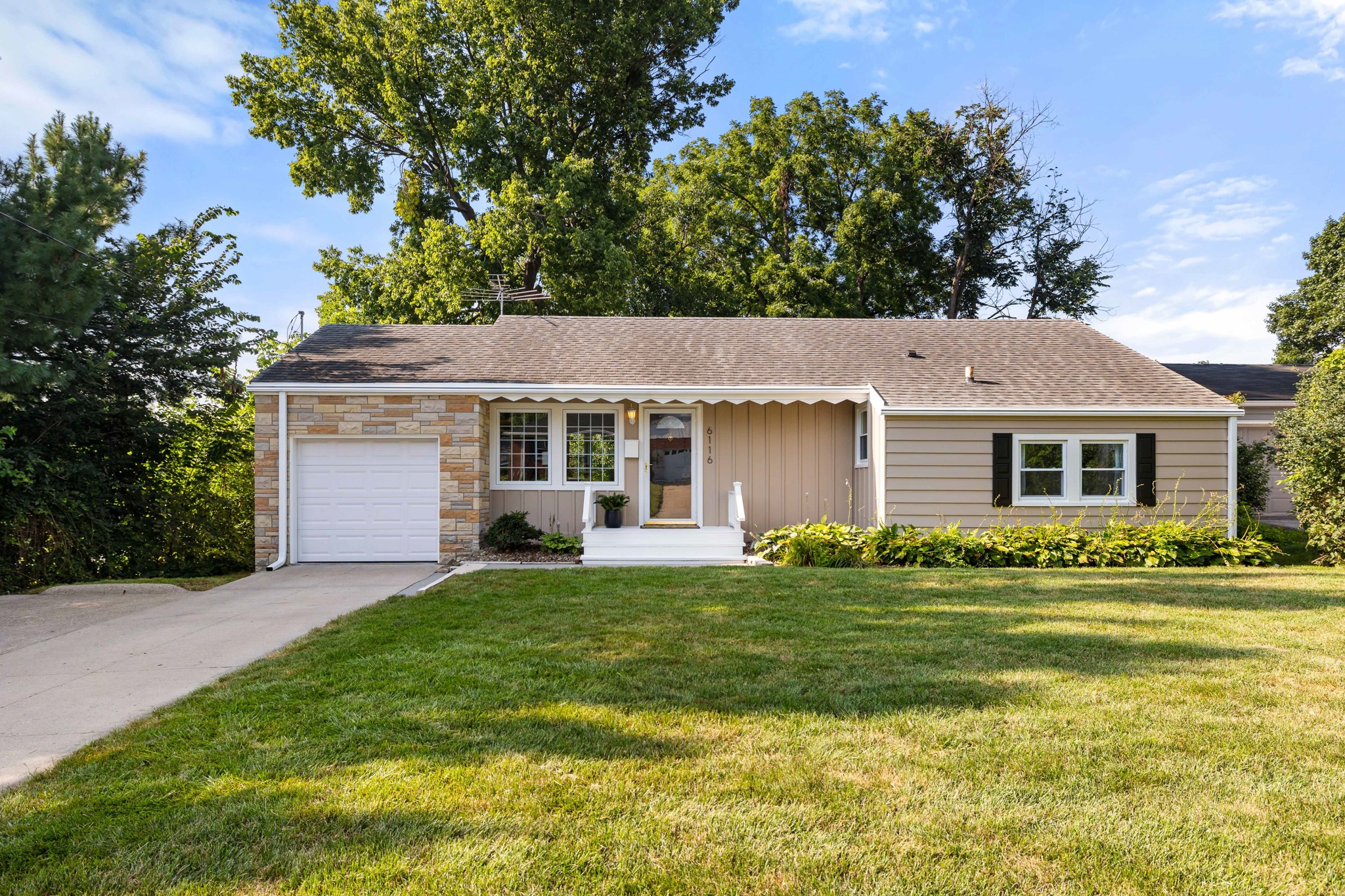 6116 Harwood Drive Property Photo 1