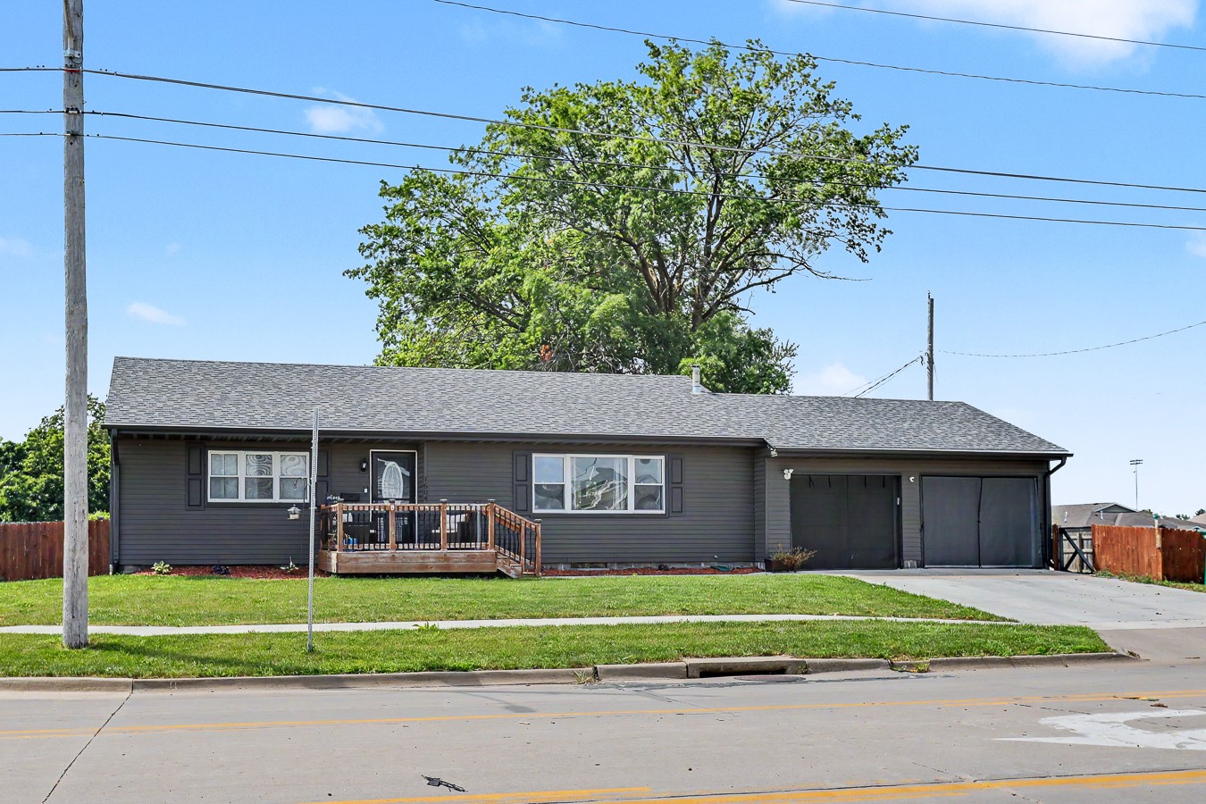 1604 W Pleasant Street Property Photo 1