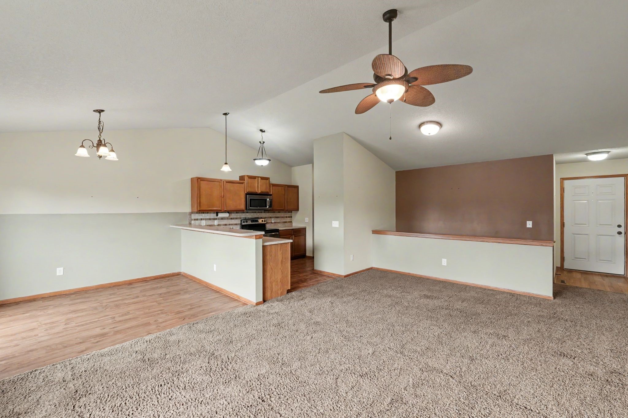 6020 Pine Ridge Street Property Photo 4