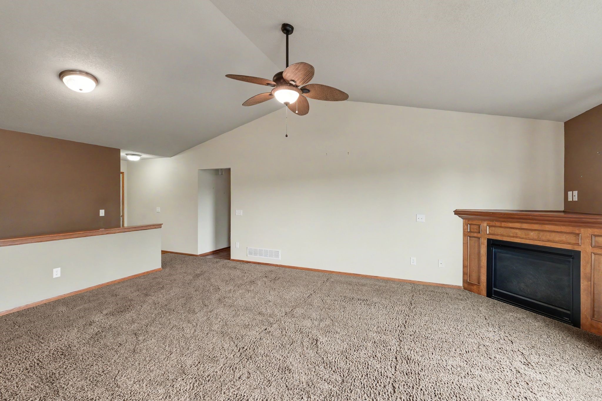 6020 Pine Ridge Street Property Photo 6