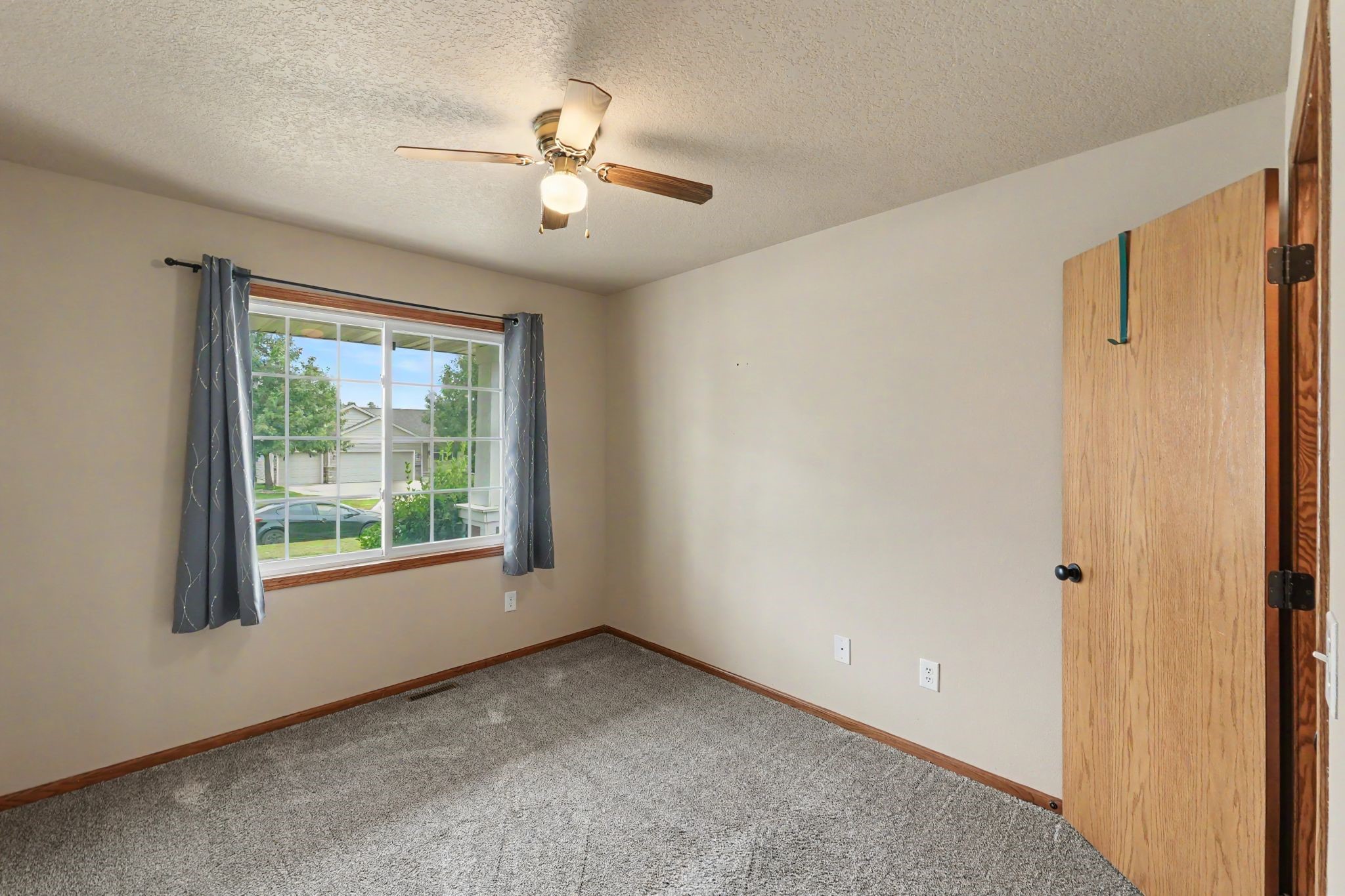 6020 Pine Ridge Street Property Photo 12