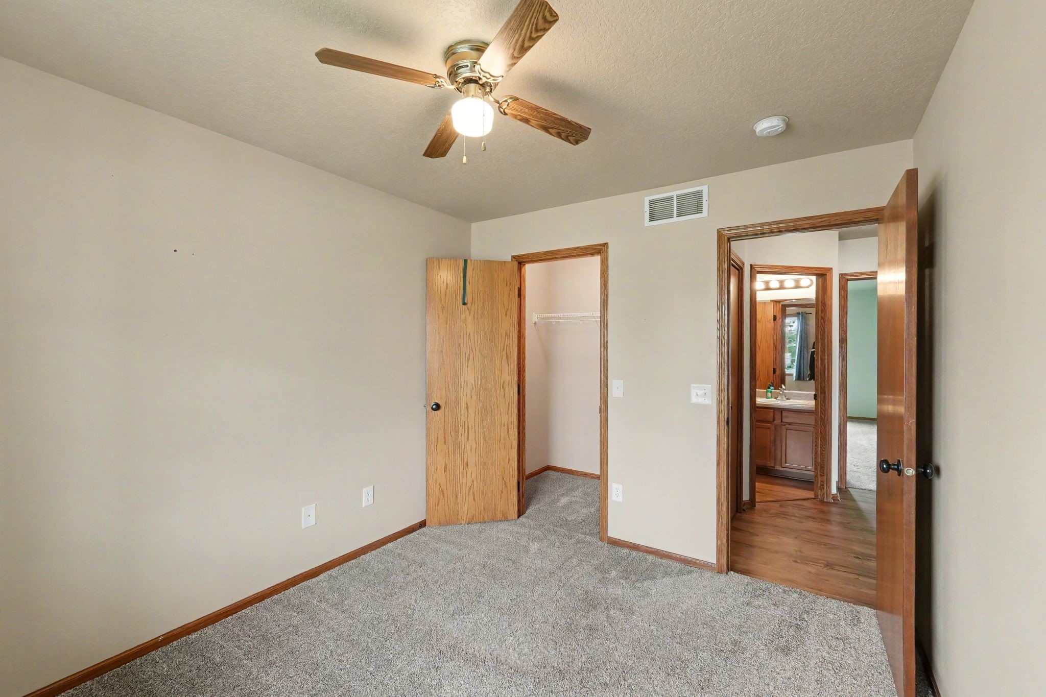 6020 Pine Ridge Street Property Photo 13