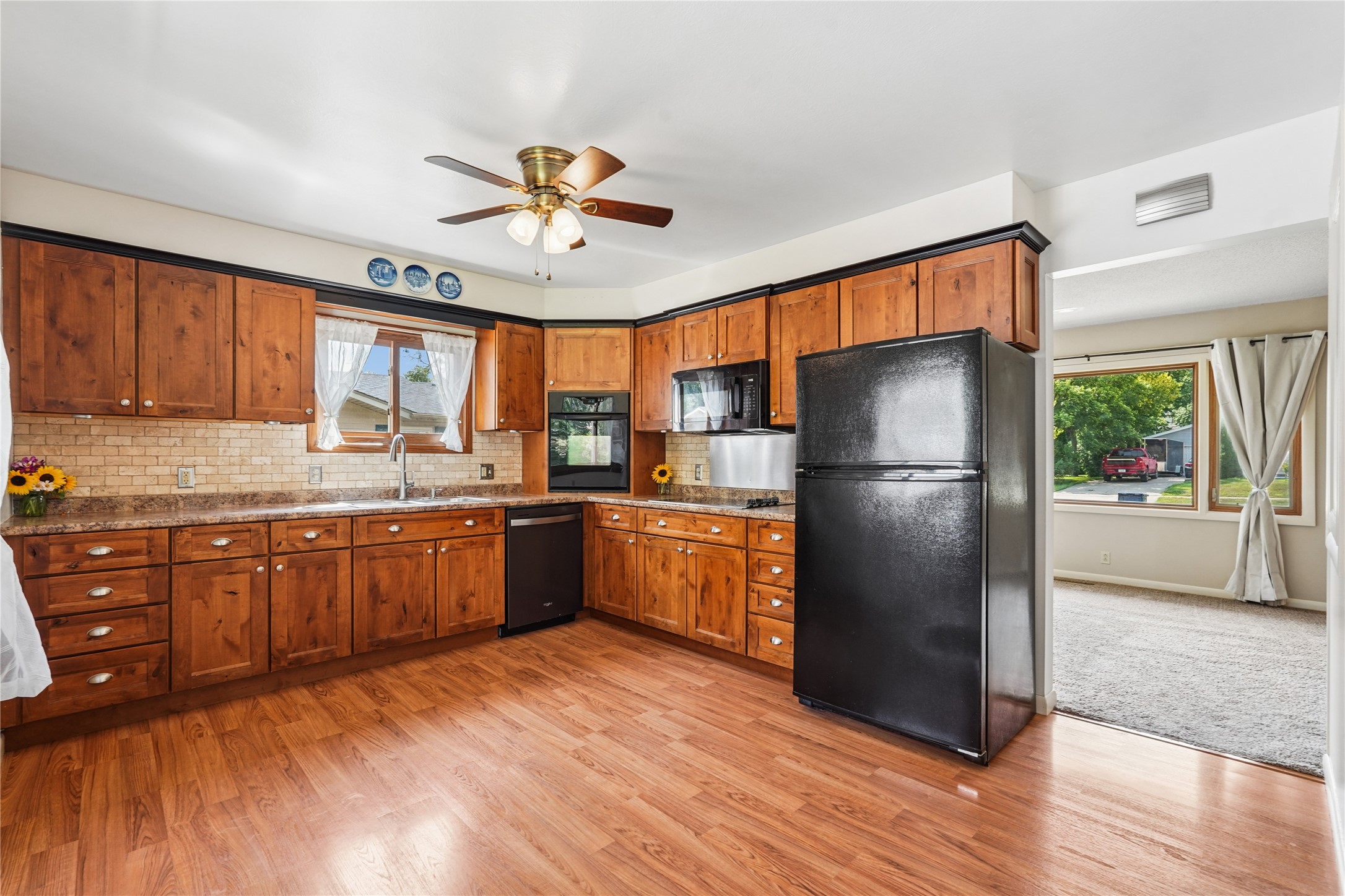 404 Columbus Street Property Photo 5