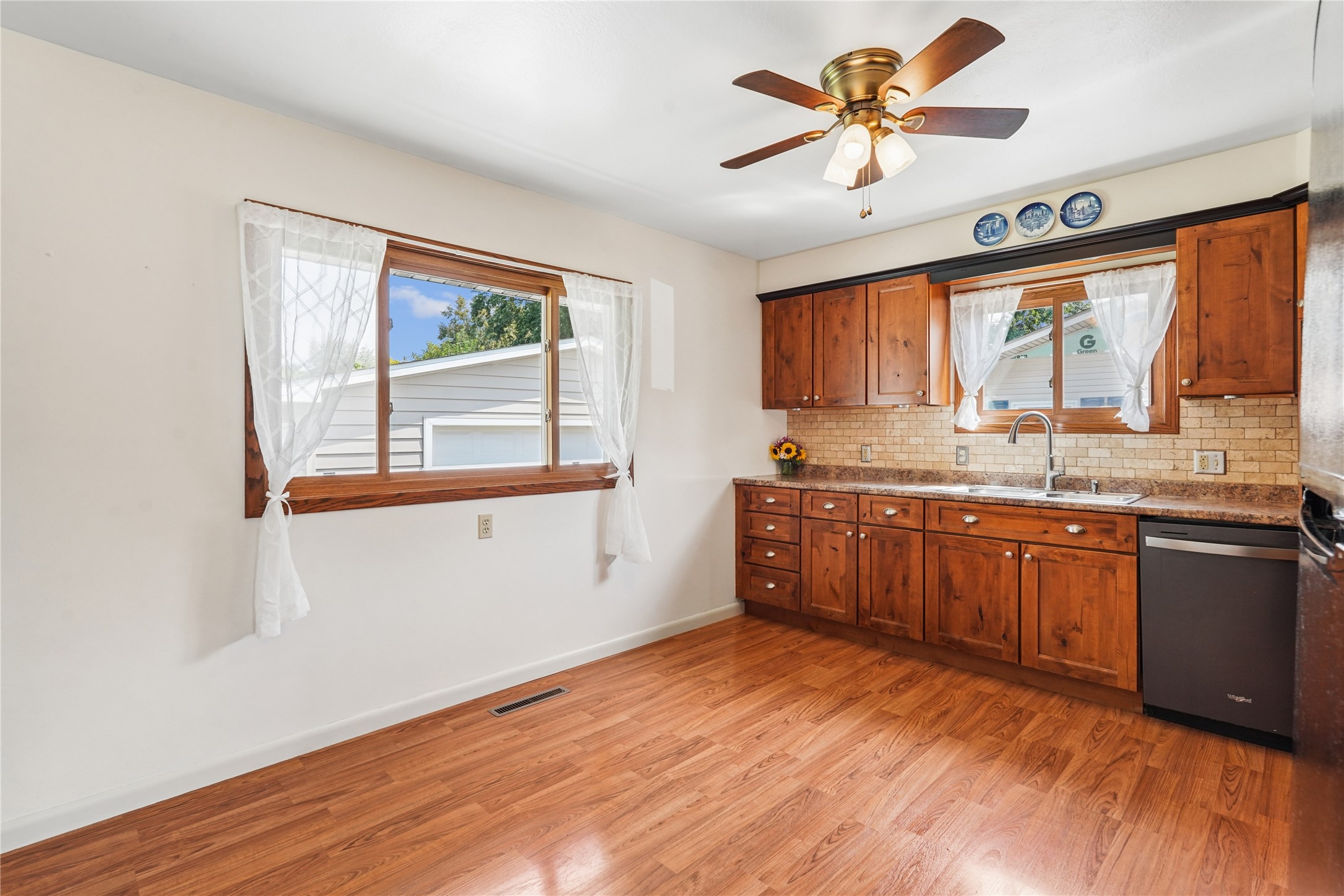 404 Columbus Street Property Photo 6