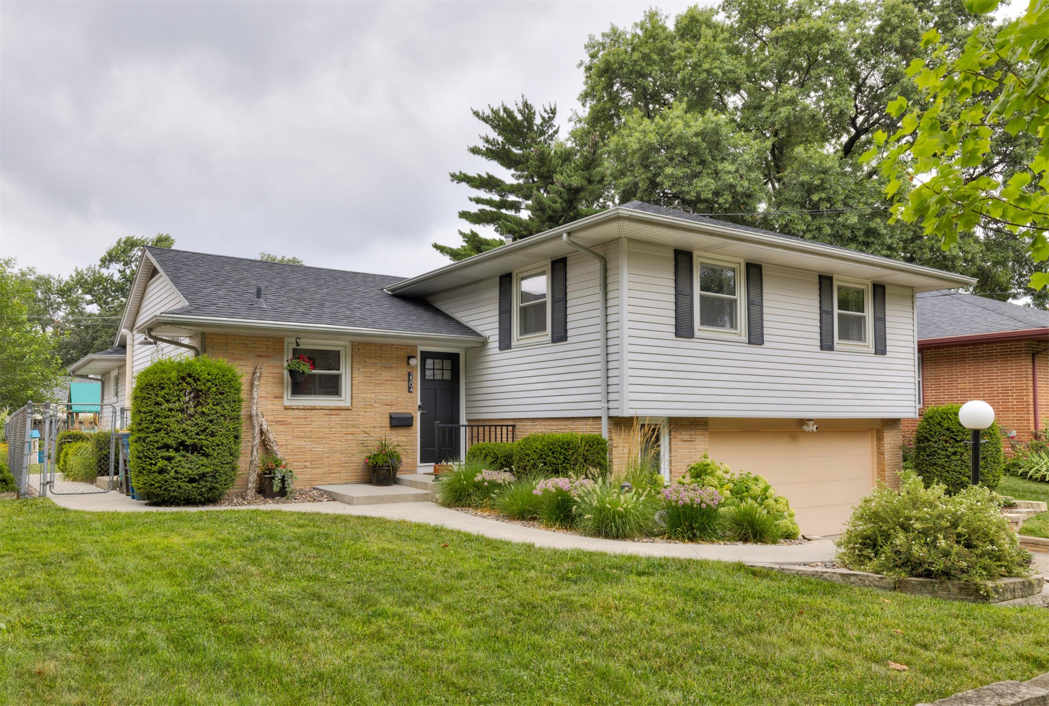 2504 48th Place Property Photo 1