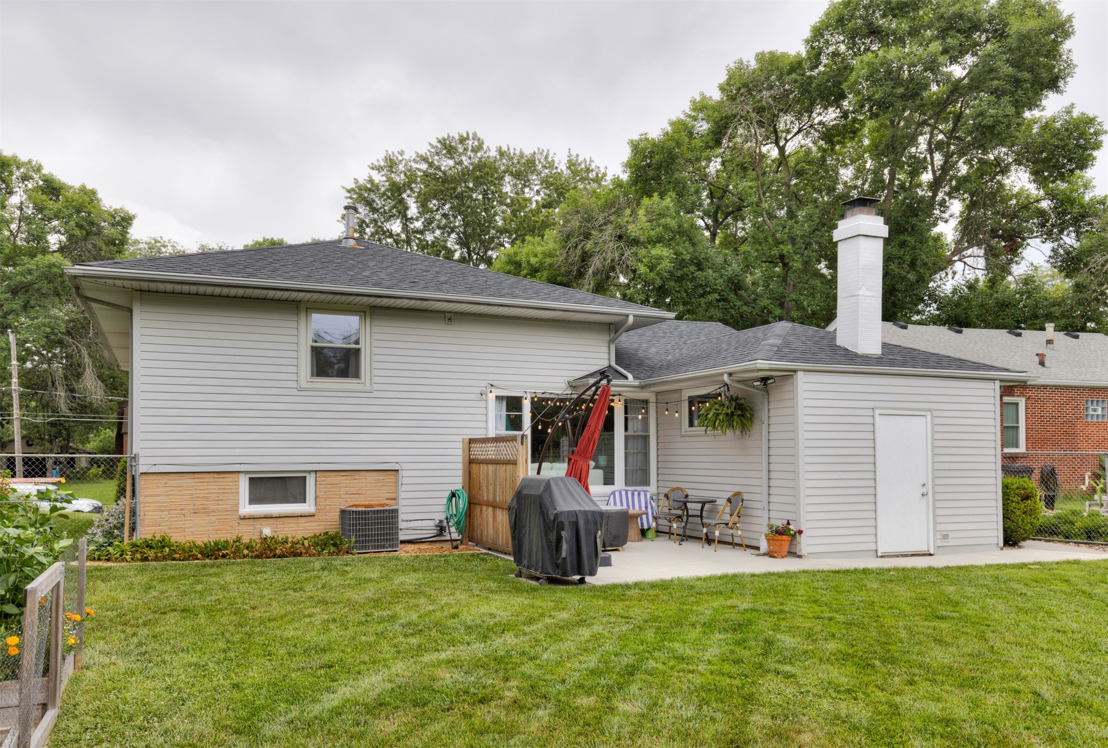 2504 48th Place Property Photo 3